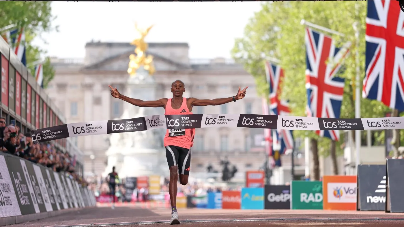 Sabastian Sawe, primul om care aleargă maratonul sub 2 ore și câștigă la Londra