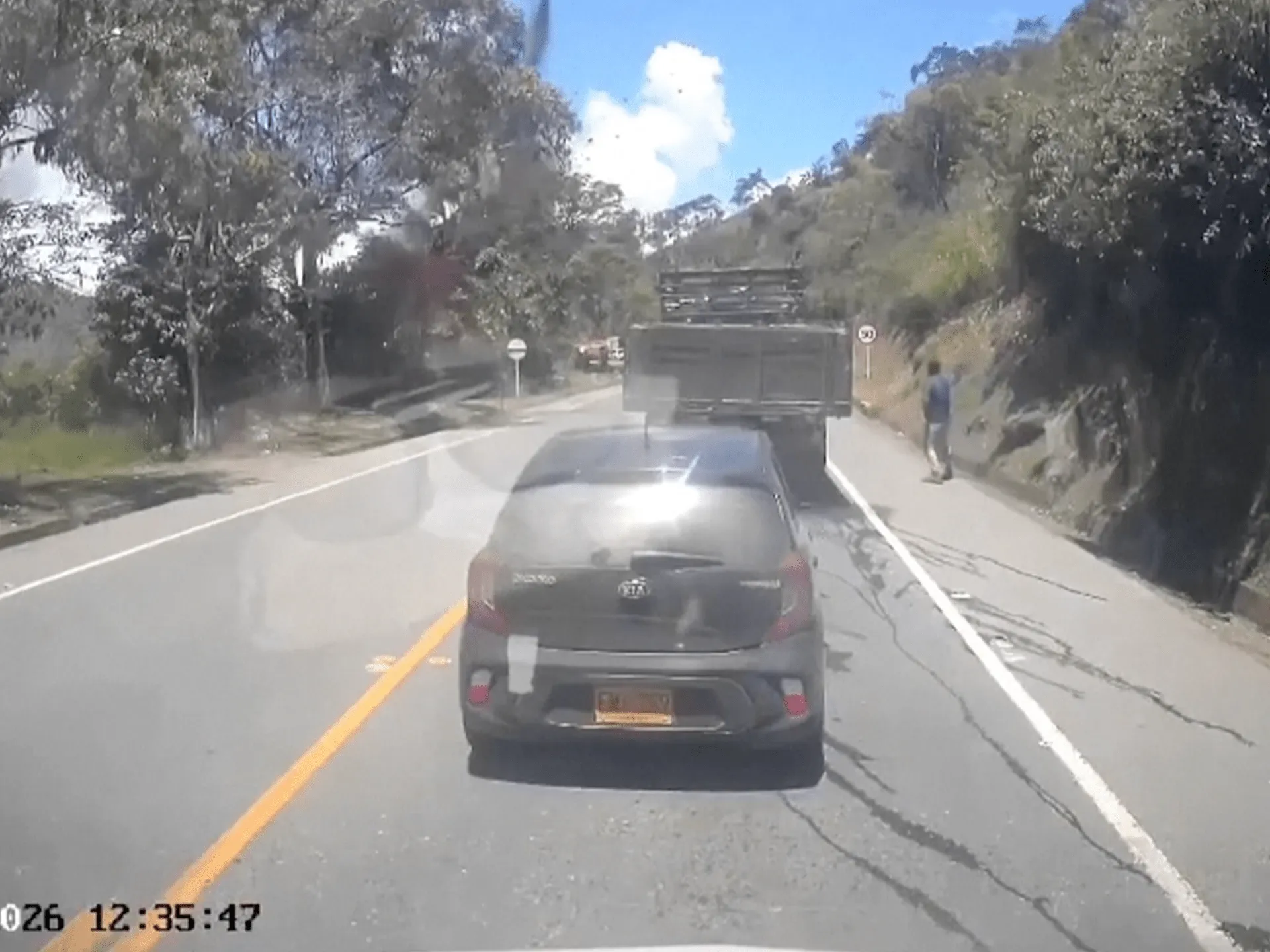 Imagini șocante: momentul exploziei mortale a unui autobuz în Columbia, surprins de o cameră de bord