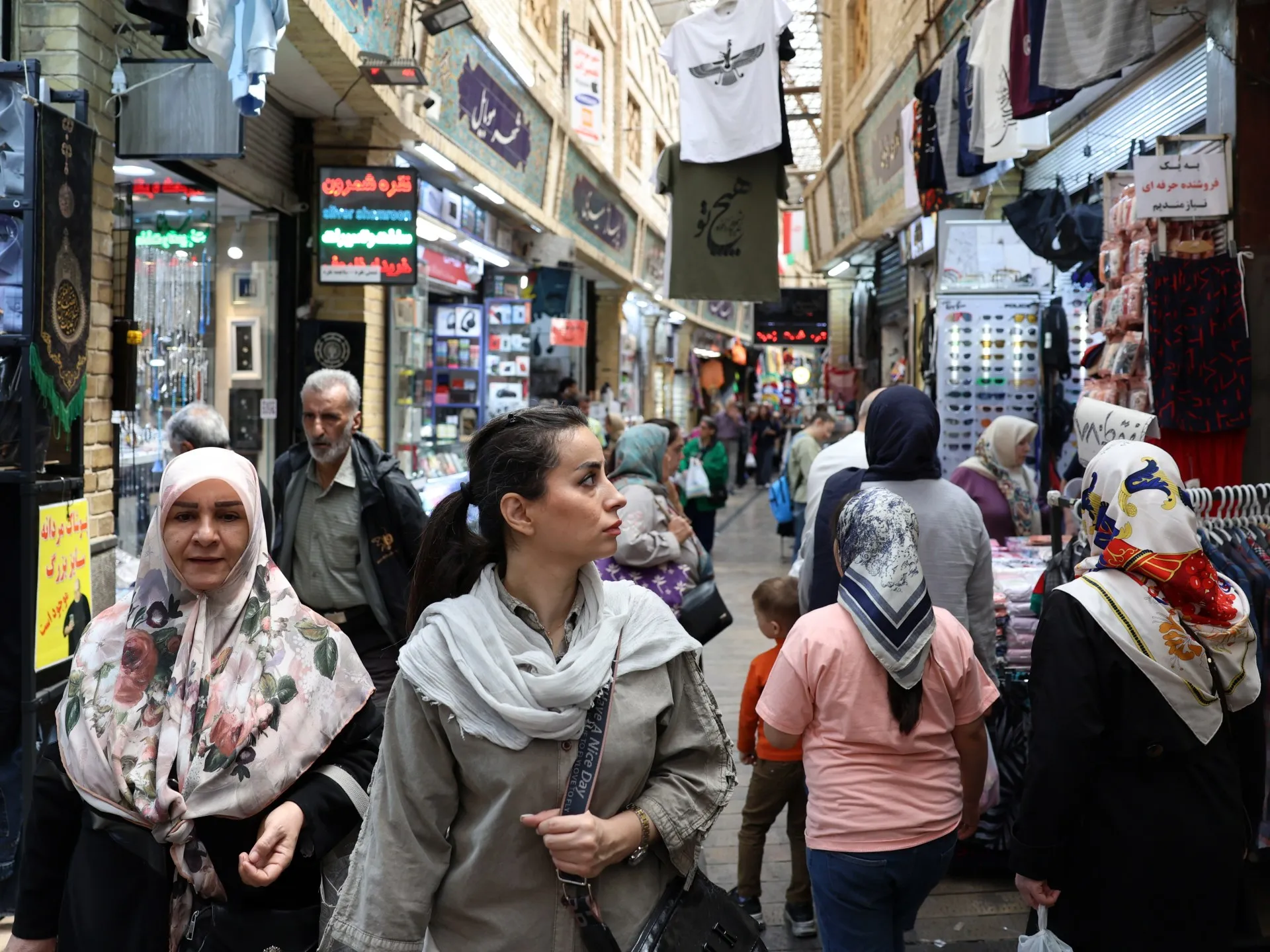 Iranul își reorientează economia spre bunuri esențiale în contextul incertitudinii războiului