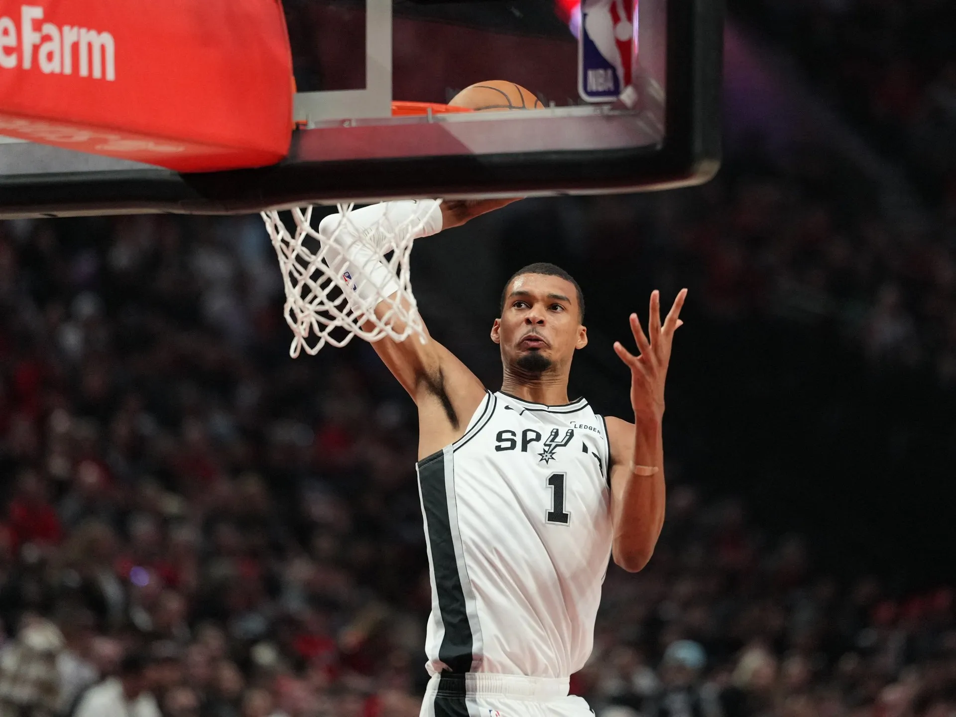 Rachetele lui Houston zdrobesc Lakers-ul lui LeBron; Wembanyama triumfă la revenirea lui Spurs