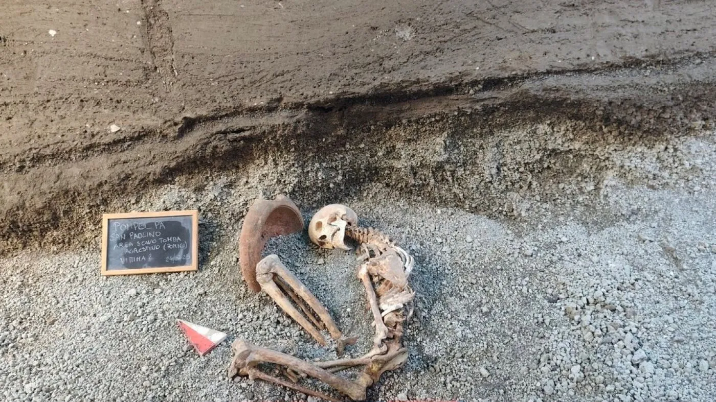 Arheologii din Pompei folosesc inteligența artificială pentru a reconstrui chipul unui bărbat ucis în erupția vulcanului Vezuviu