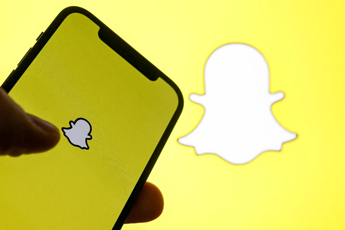 Snapchat lansează reclame conversaționale bazate pe inteligență artificială: o nouă eră a interacțiunii cu brandurile