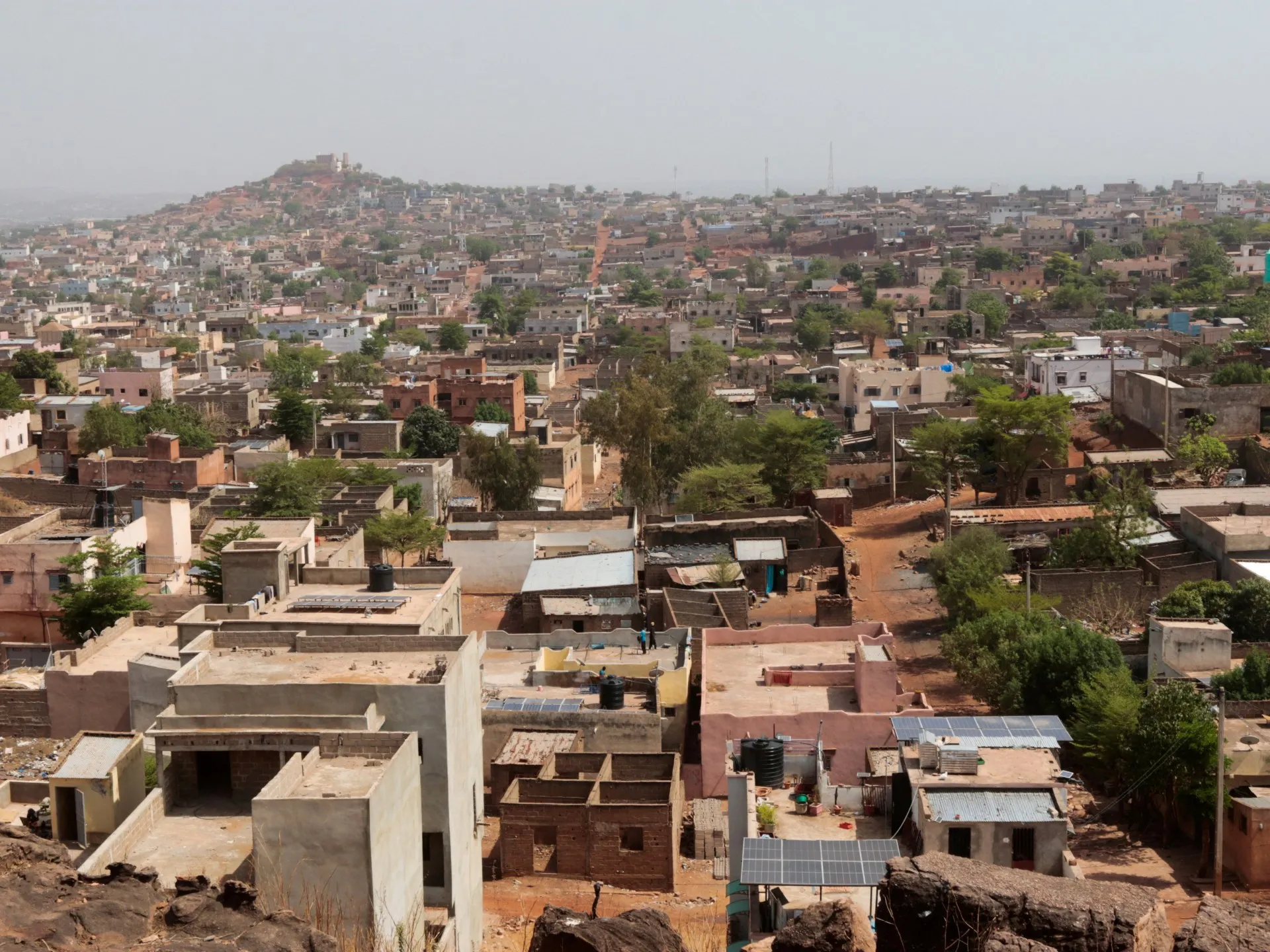 Grupul armat JNIM anunță asediul total asupra capitalei Mali, Bamako