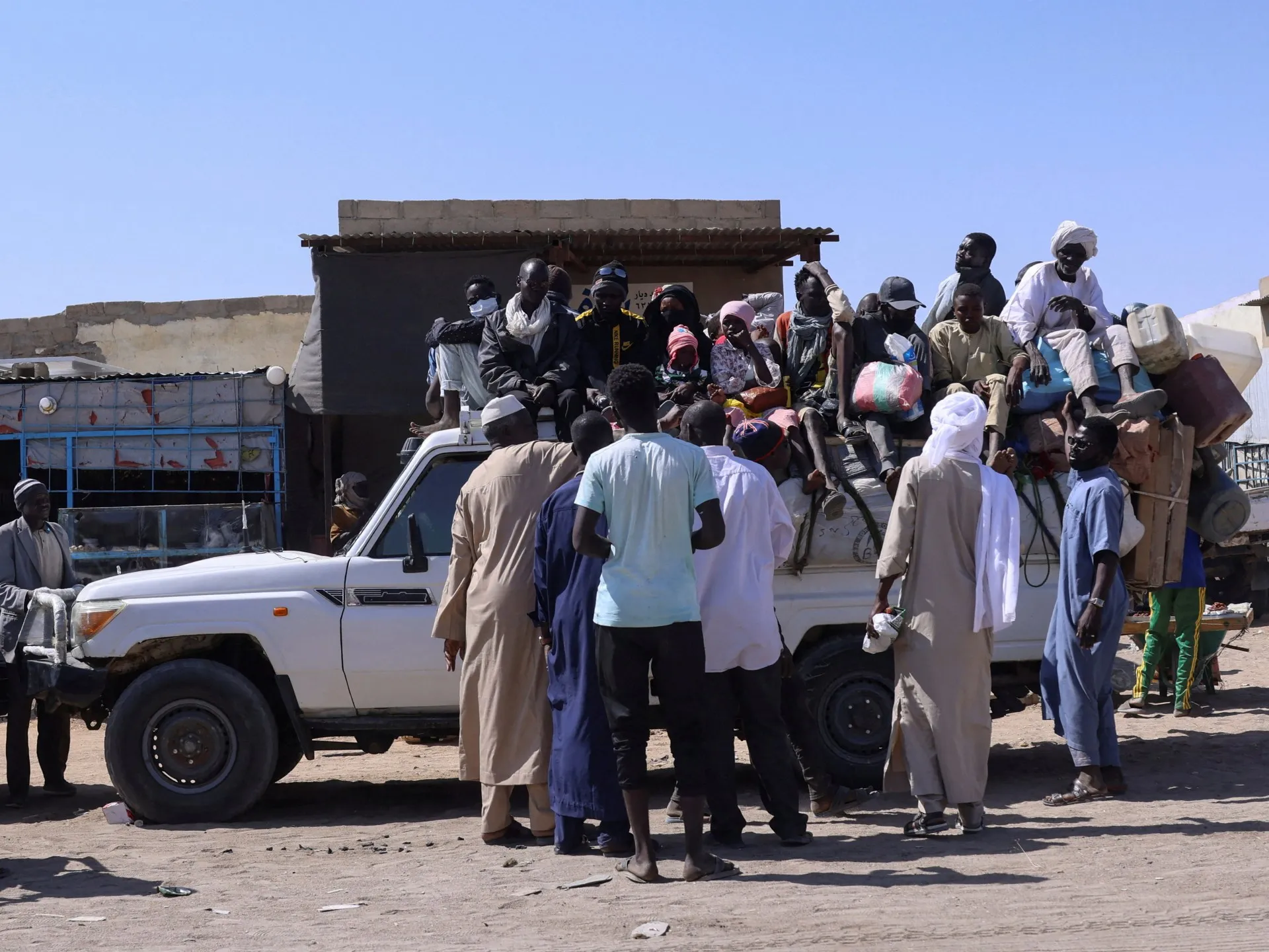 Familii forțate să se refugieze din cauza foametei în Sudan
