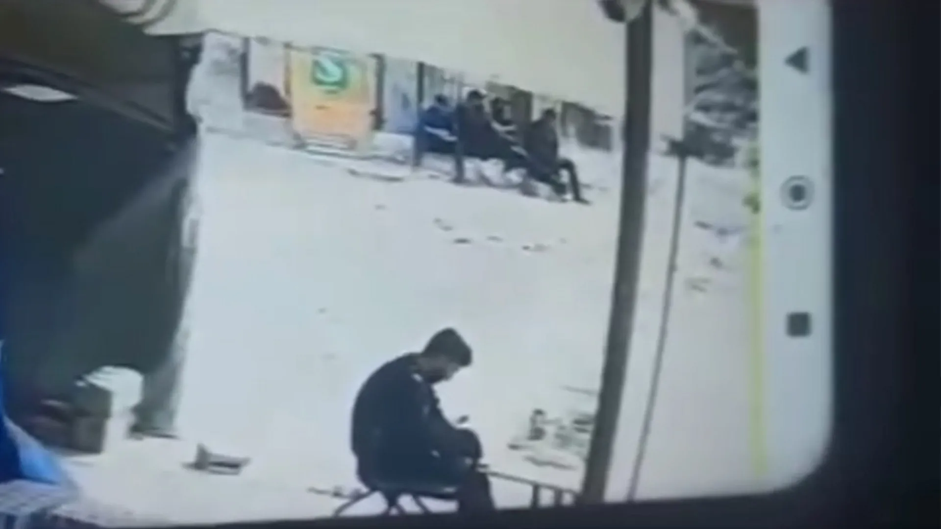 Imagini șocante de la CCTV: Momentul în care un atac israelian lovește un grup de palestinieni în Gaza
