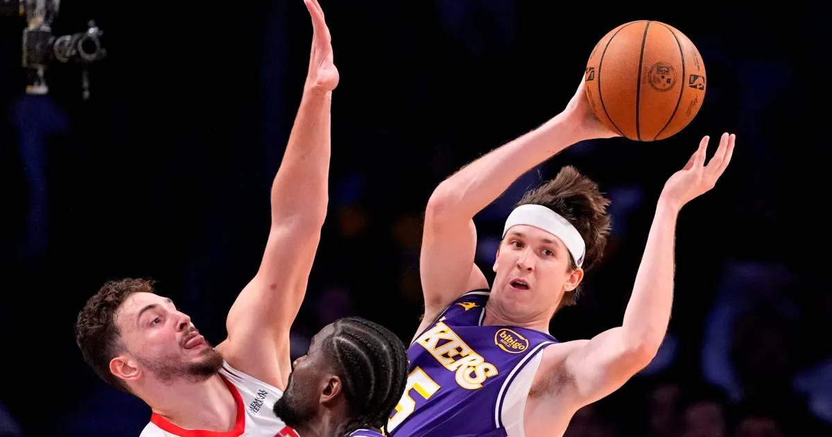 Rockets înving Lakers în revenirea lui Reaves și forțează un Game 6 în playoff-ul NBA