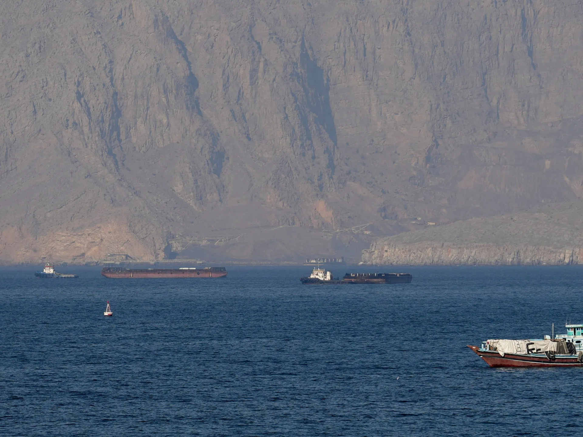 Flota fantomă: Cum a eludat Iranul blocada navală americană în Strâmtoarea Hormuz
