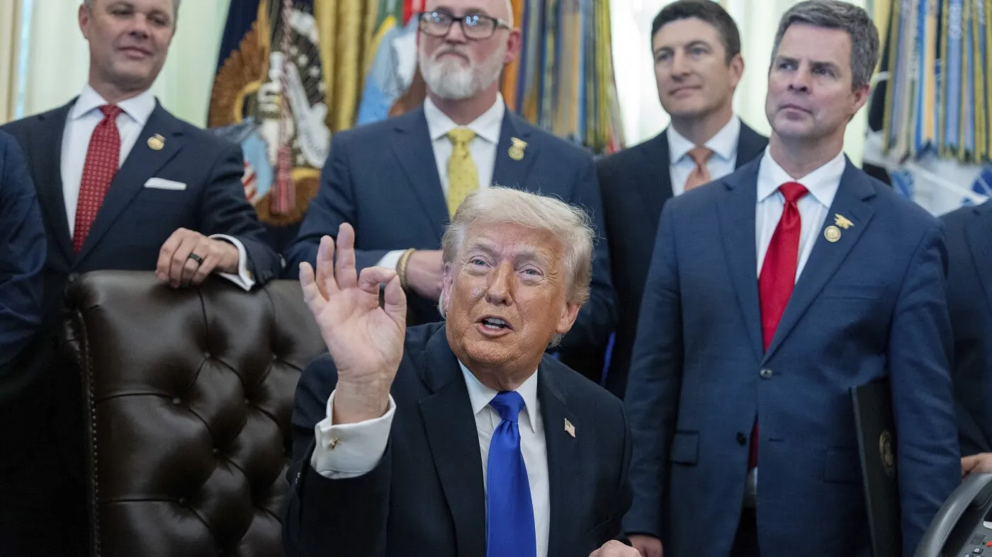 Trump dă undă verde pentru un nou oleoduct major între Canada și SUA