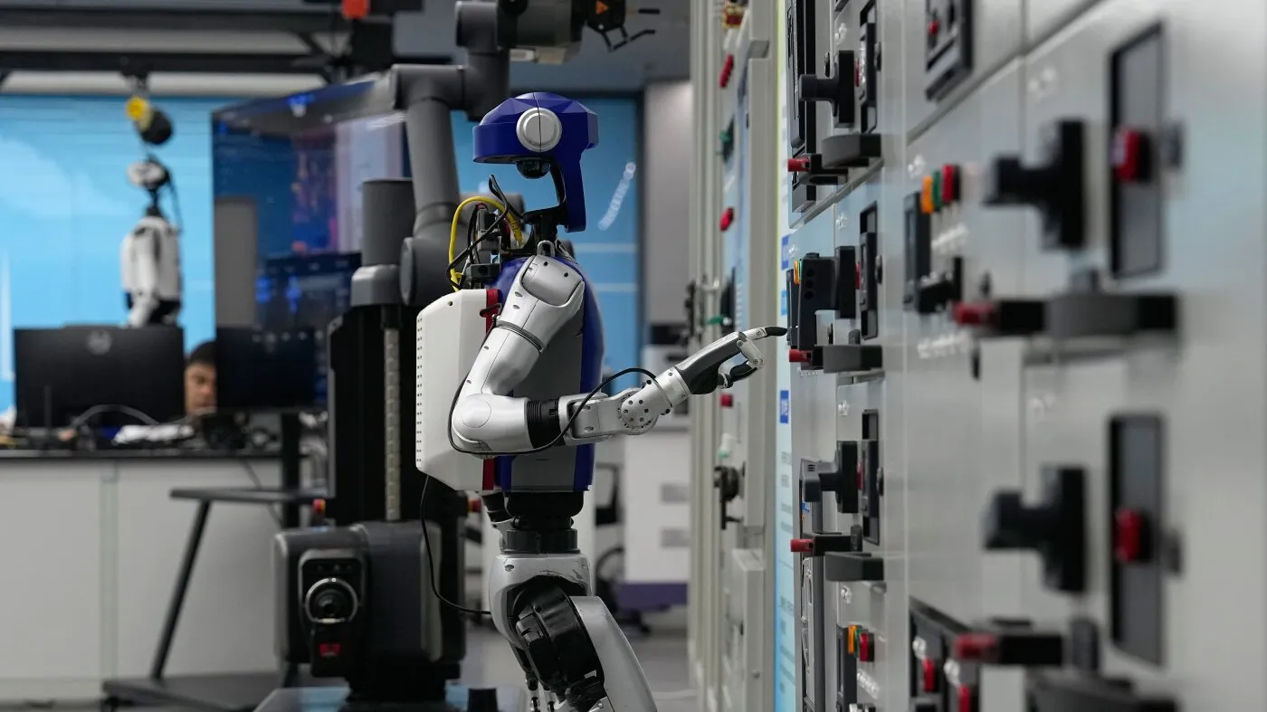 Un inginer IT din China, concediat și înlocuit de inteligența artificială. Este legal?
