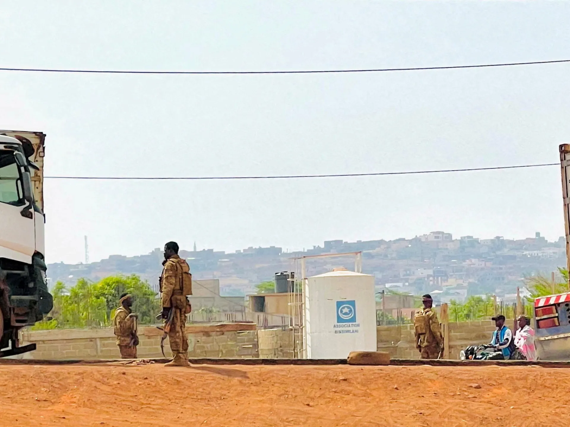 Mali anchetează soldații suspectați de implicare în atacurile asupra bazelor militare