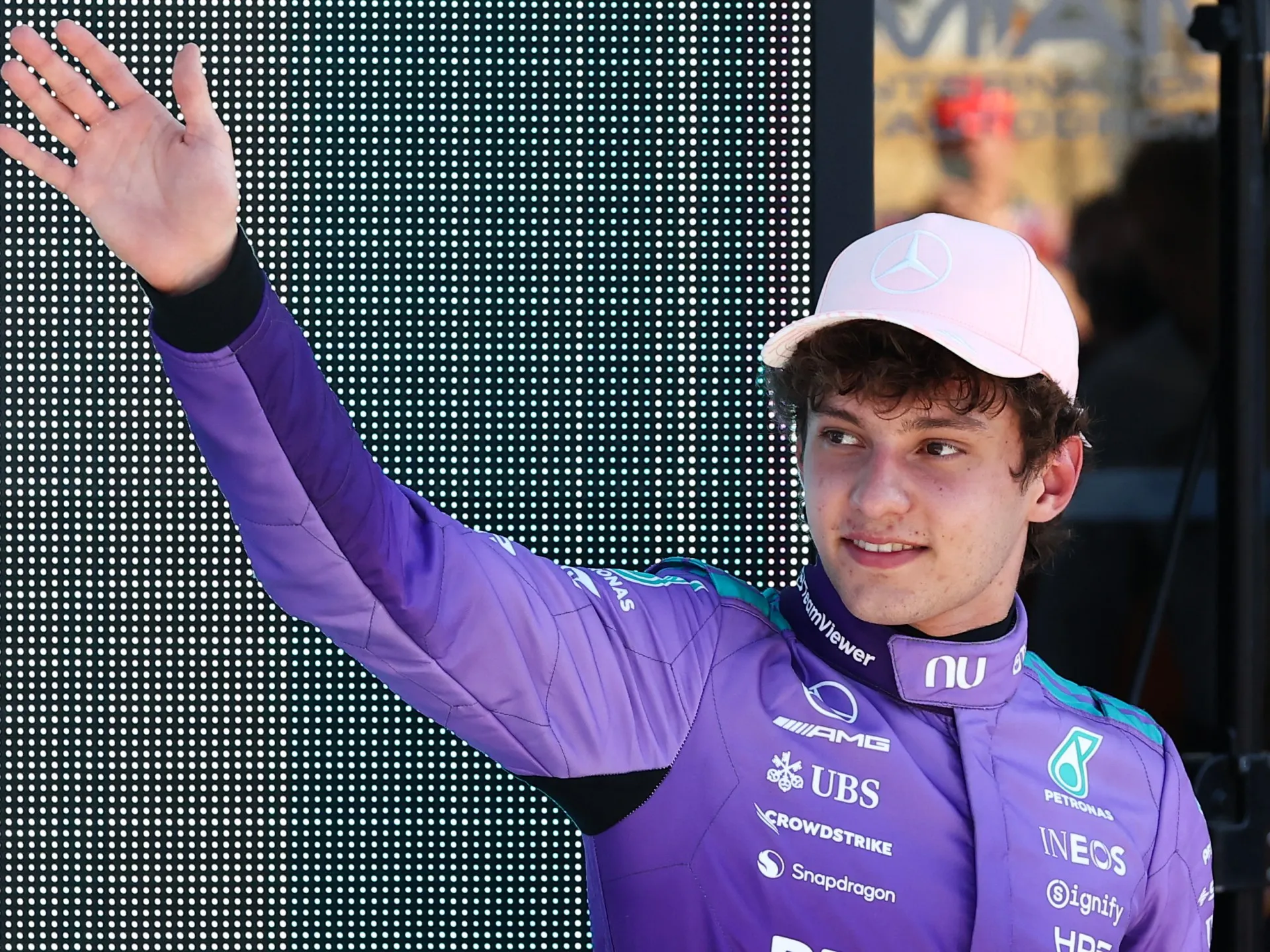 Antonelli, liderul adolescent al F1, obține pole position la Miami; startul cursei, devansat din cauza furtunii
