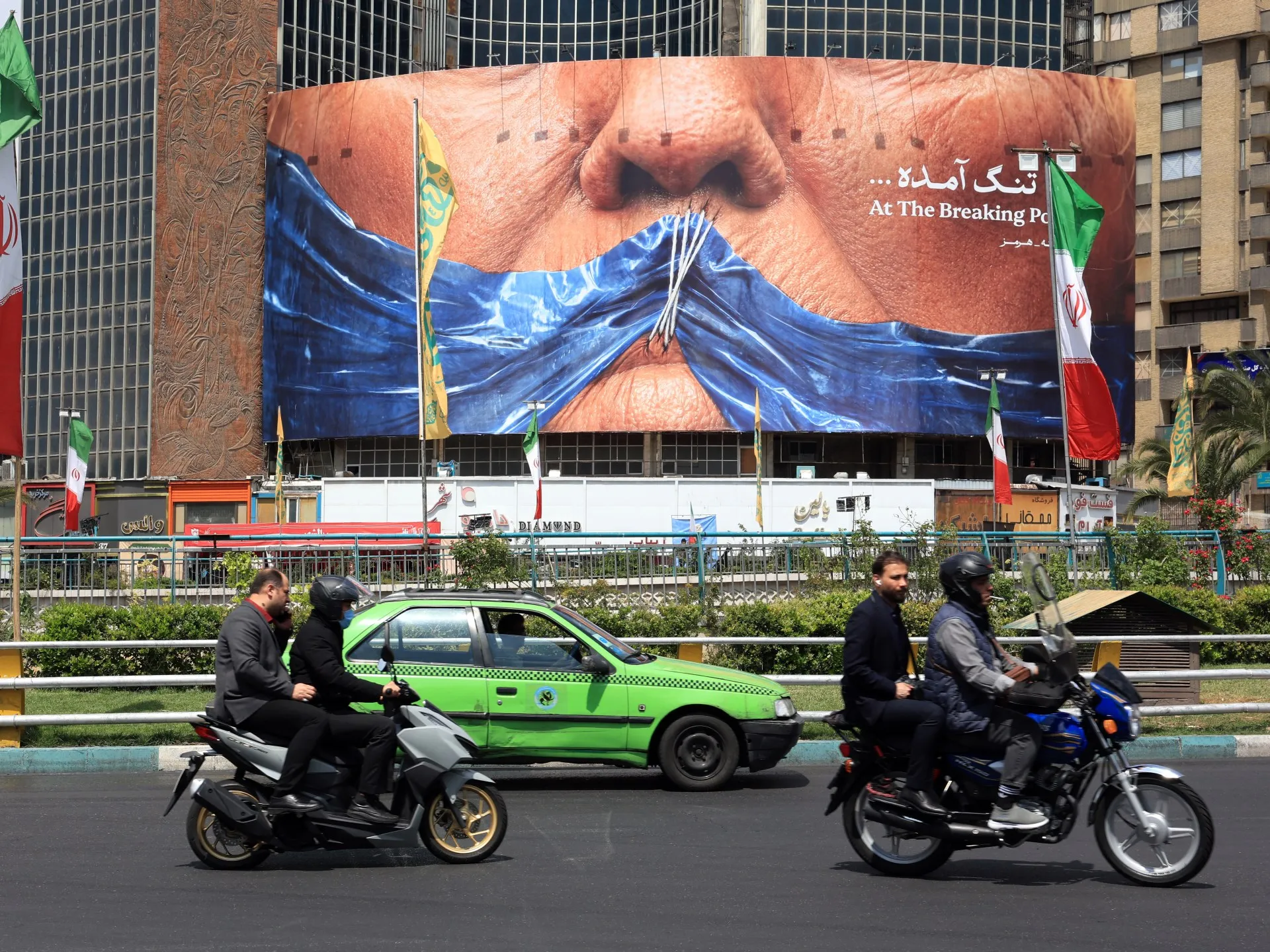 Războiul din Iran: Ce se întâmplă în ziua 65, în timp ce Trump analizează un nou plan pentru încheierea conflictului