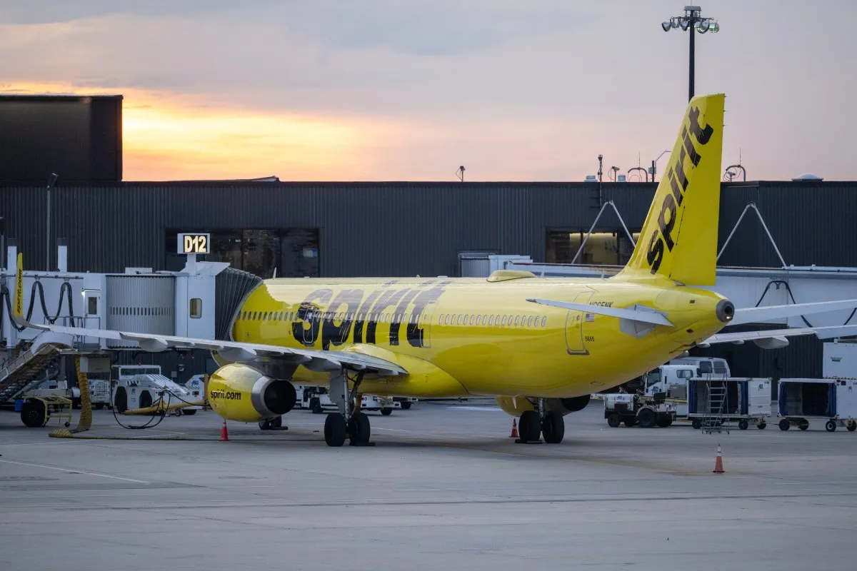 O idee nebunească pe TikTok: un actor vocal strânge promisiuni de milioane pentru a cumpăra Spirit Airlines după colapsul brusc