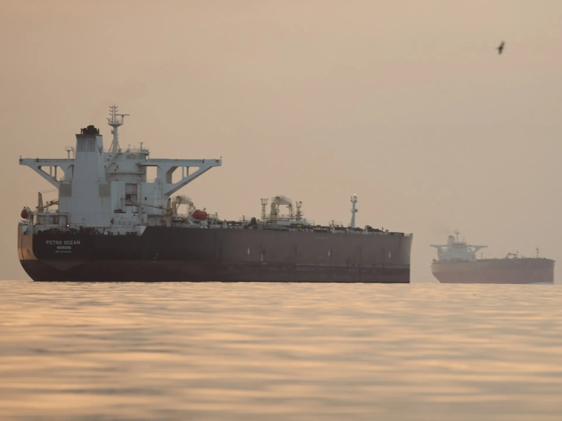 Iran avertizează SUA să stea departe de Strâmtoarea Hormuz după ce Trump anunță că va „ghida” navele