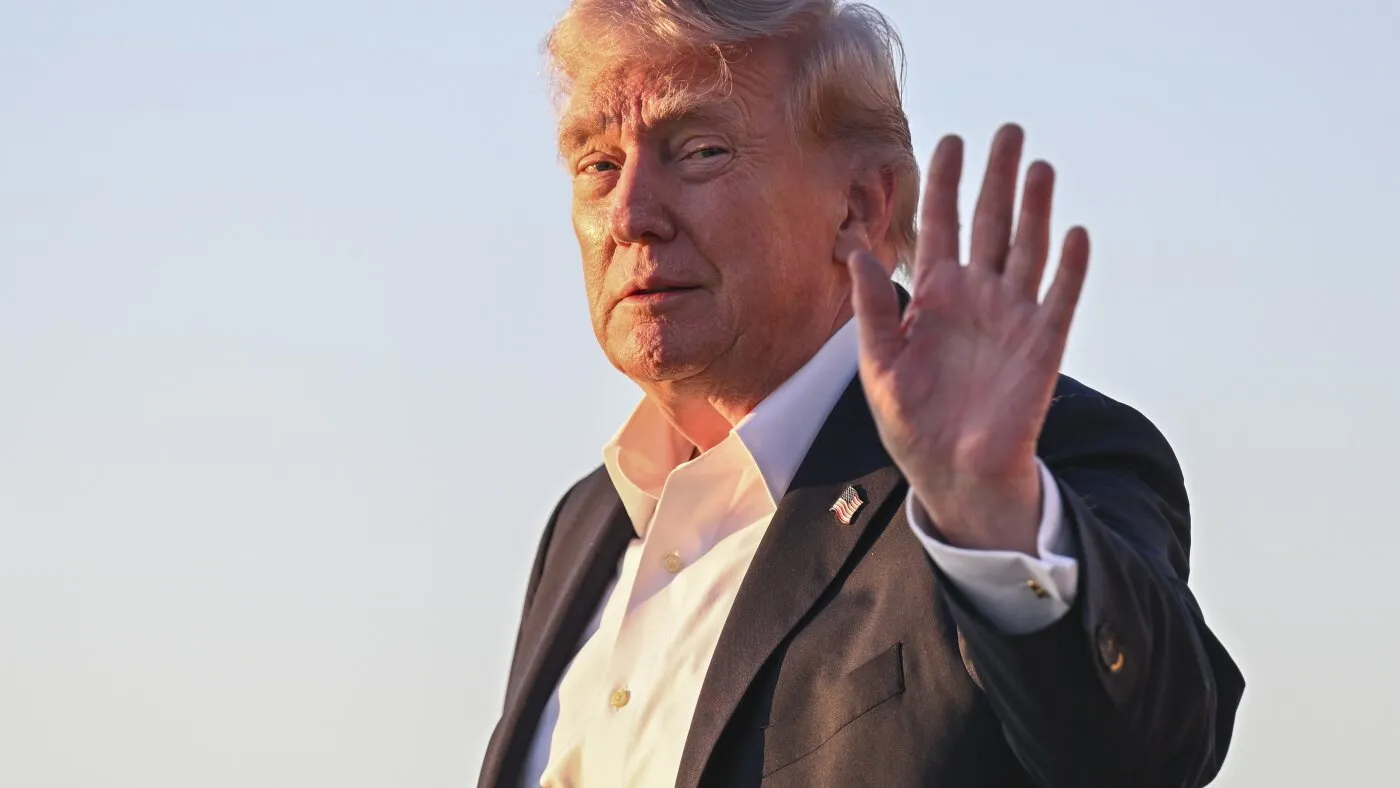 Trump anunță că SUA vor 'ghida' navele blocate prin Strâmtoarea Hormuz. Și, cursele cheie pentru Senat
