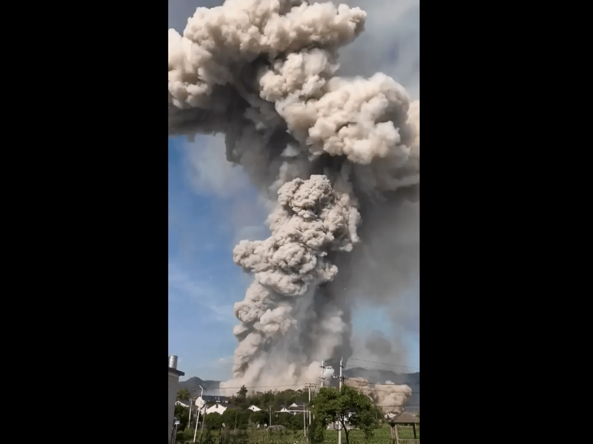 Explozie la o fabrică de artificii în China: cel puțin 21 de morți și zeci de răniți