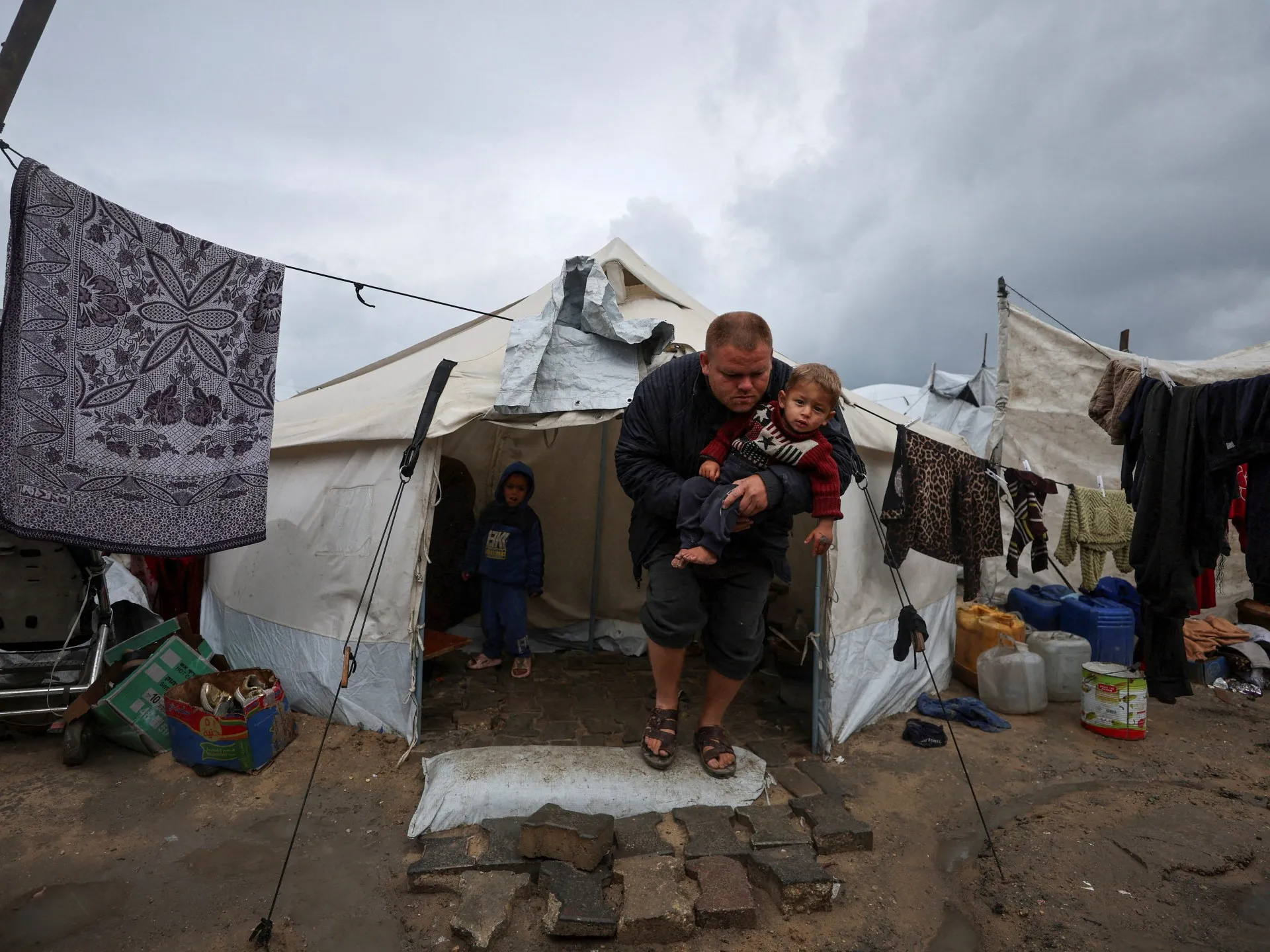 Pe măsură ce vara se apropie, bolile de piele se răspândesc în taberele de refugiați din Gaza