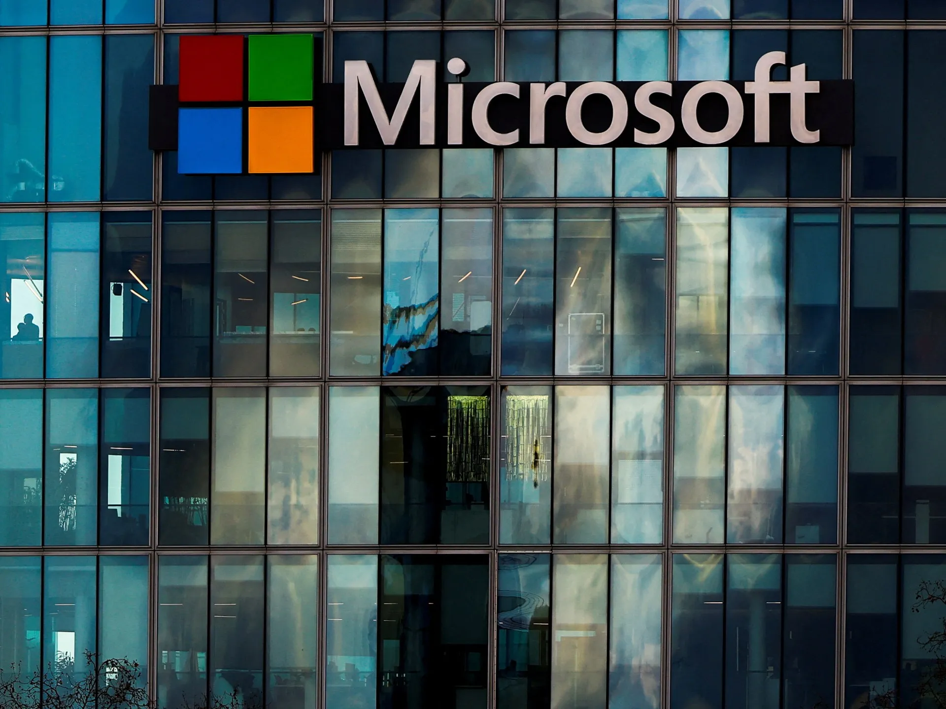 Microsoft, Google și xAI deschid ușa guvernului SUA pentru testarea securității modelelor AI