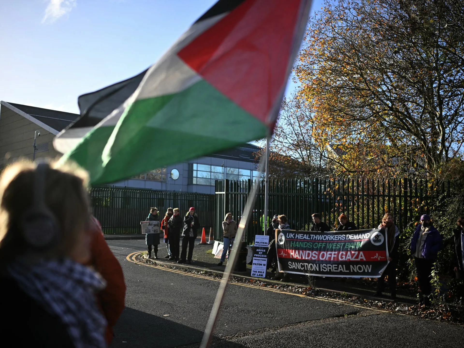 Marea Britanie condamnă patru activiști Palestine Action pentru spargerea unei fabrici israeliene