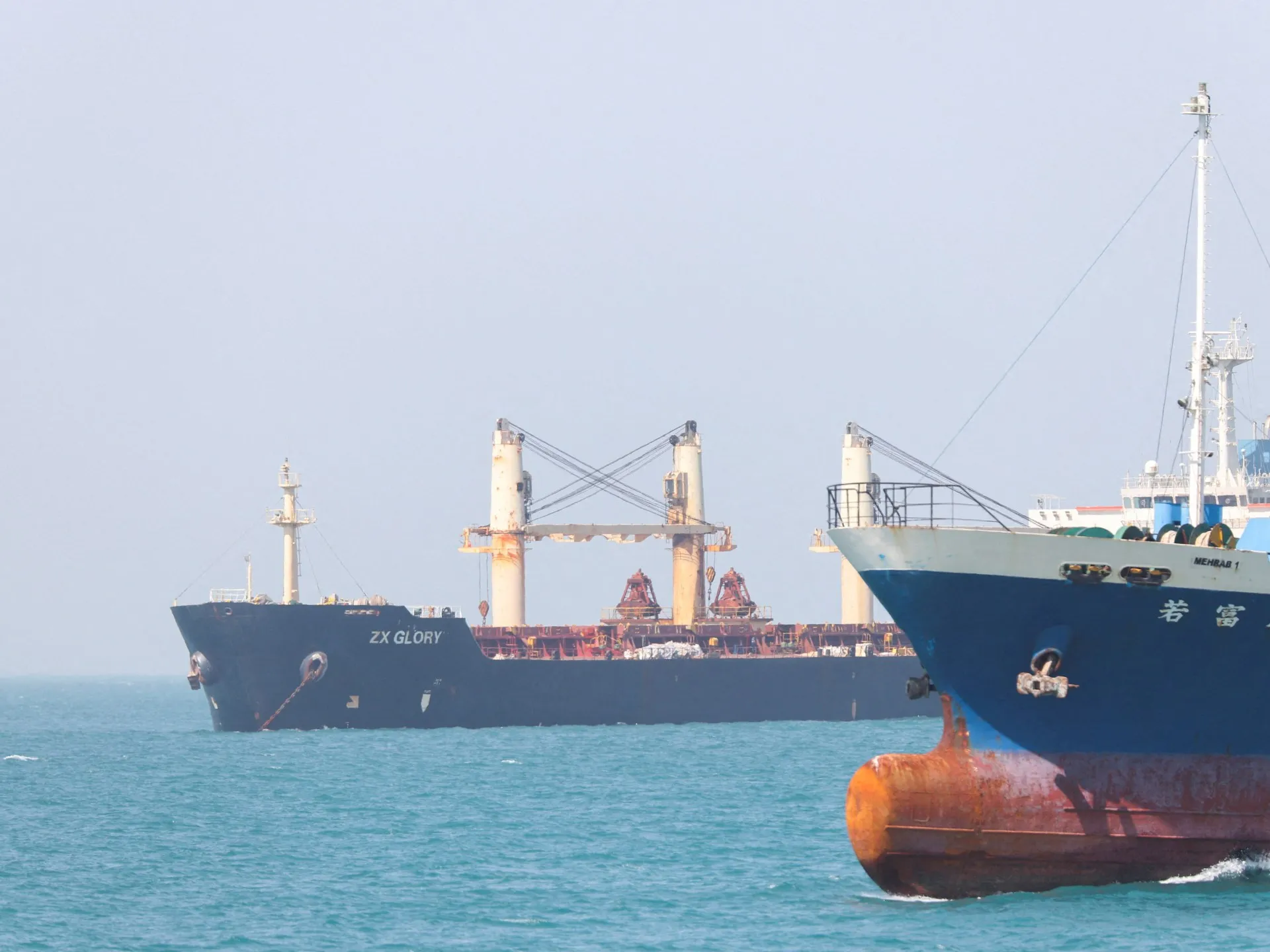 Trump anunță o pauză în operațiunea americană de redeschidere a Strâmtorii Hormuz