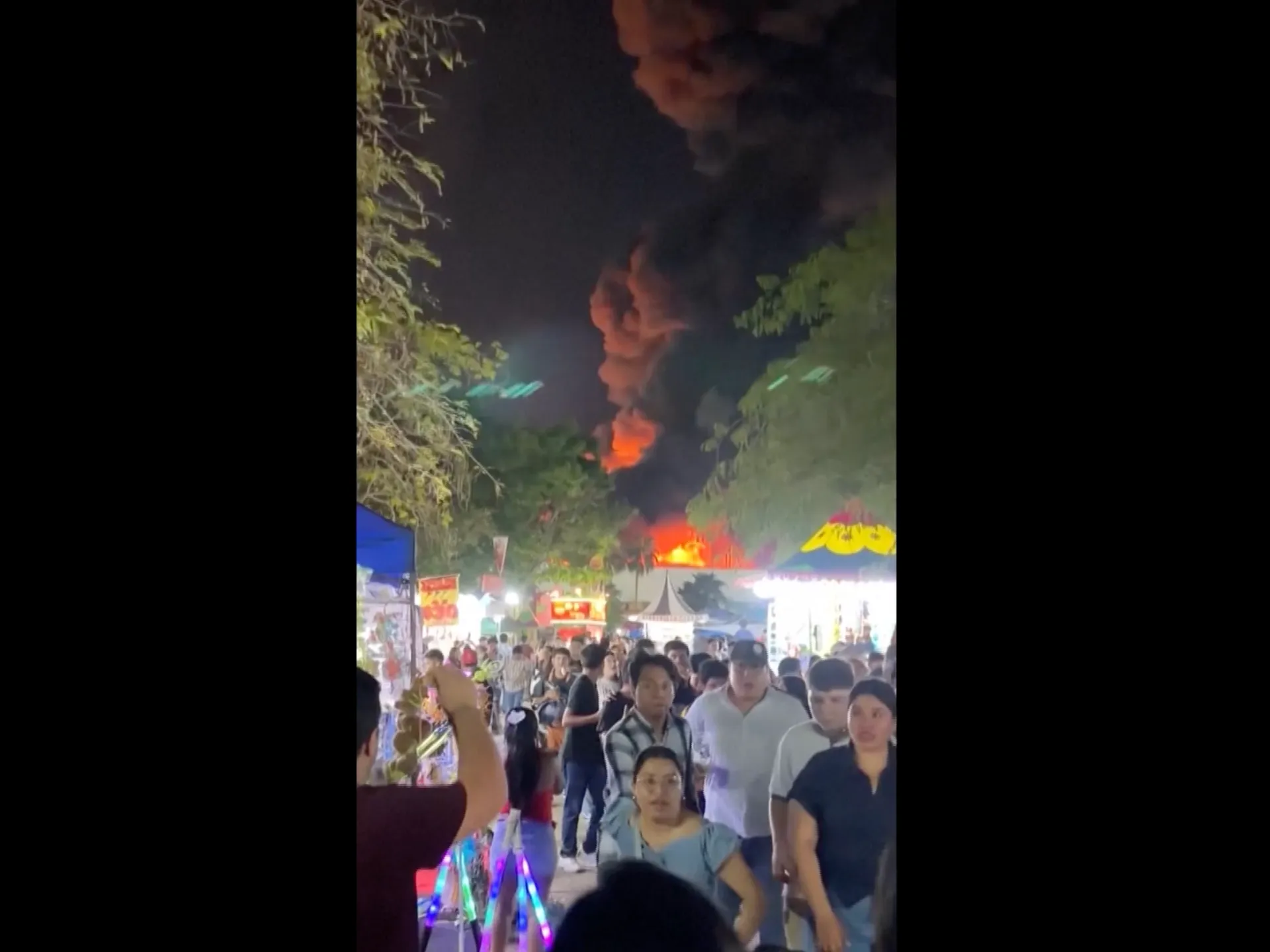 Incendiu devastator la un târg din Mexic: cinci persoane au murit în timpul unui concert
