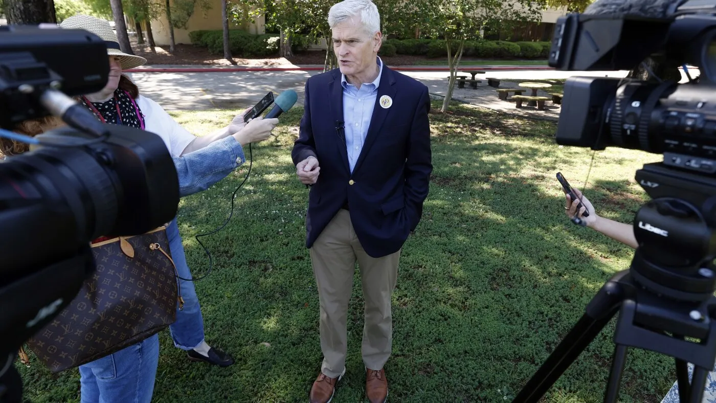 Senatorul Bill Cassidy pierde alegerile primare. OMS declară epidemia de Ebola urgență globală