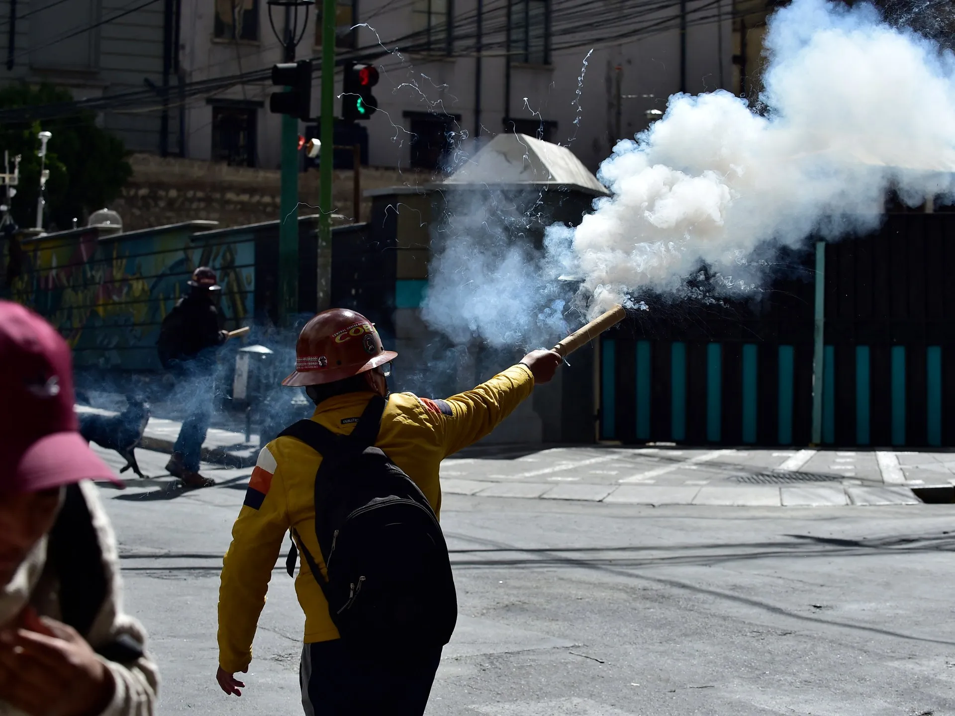 Ciocniri violente în Bolivia: susținătorii lui Evo Morales au marșat asupra capitalei, în timp ce criza economică alimentează nemulțumirea