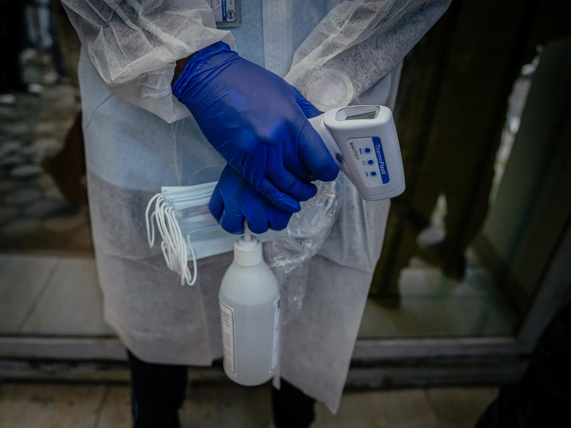 Misionar american infectat cu Ebola, transportat în Germania pentru tratament. Epidemia din Congo și Uganda face noi victime