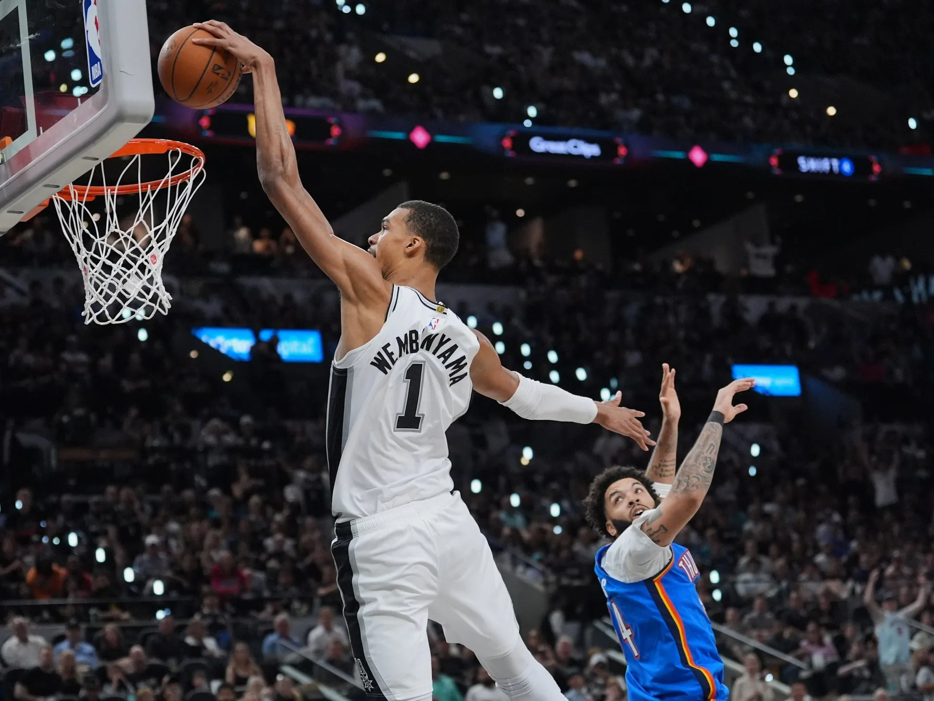 Wembanyama, un titan pe parchet: 33 de puncte și egalare în finala Conferinței de Vest NBA