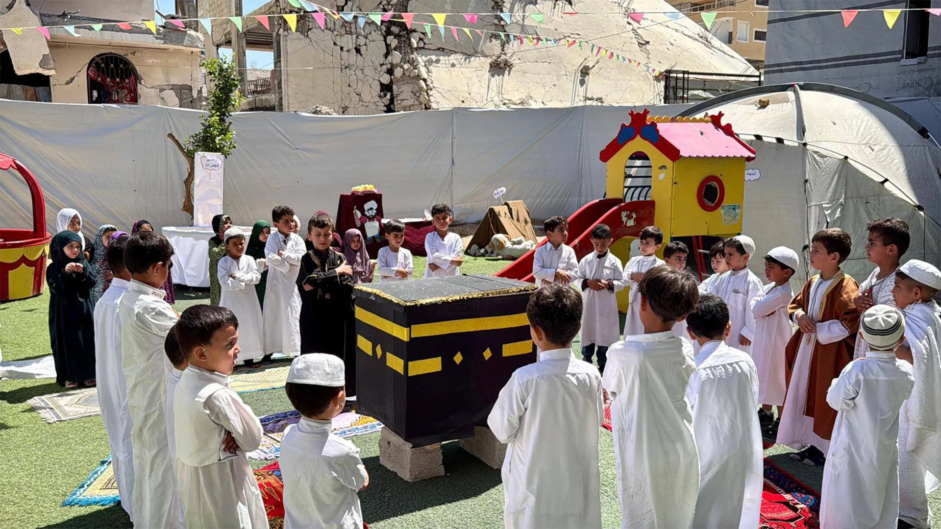 Copiii din Gaza simulează „micul Hajj” în timp ce Israelul blochează pelerinii