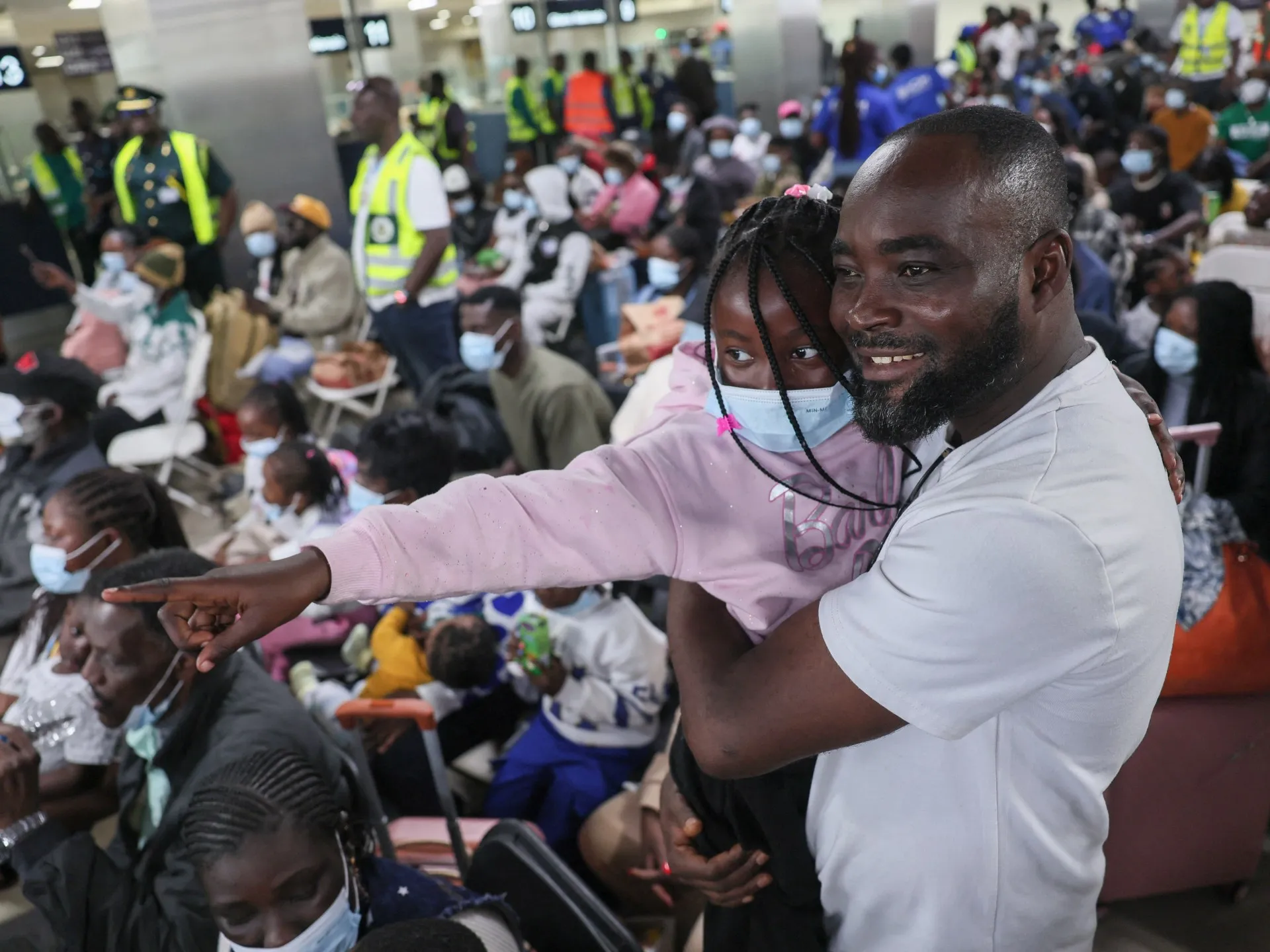 Ghana primește primul grup de cetățeni evacuați din Africa de Sud, pe fondul protestelor anti-imigrație