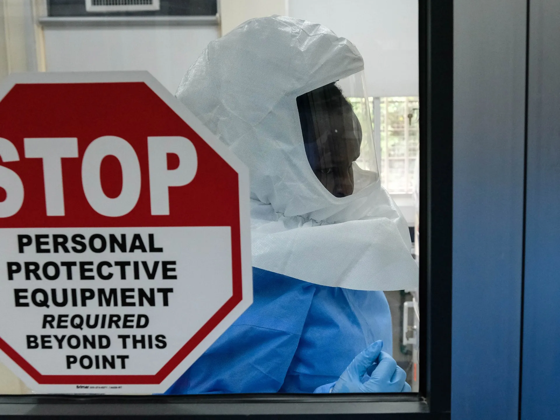 Epidemia de Ebola: Ce restricții de călătorie au impus țările lumii?