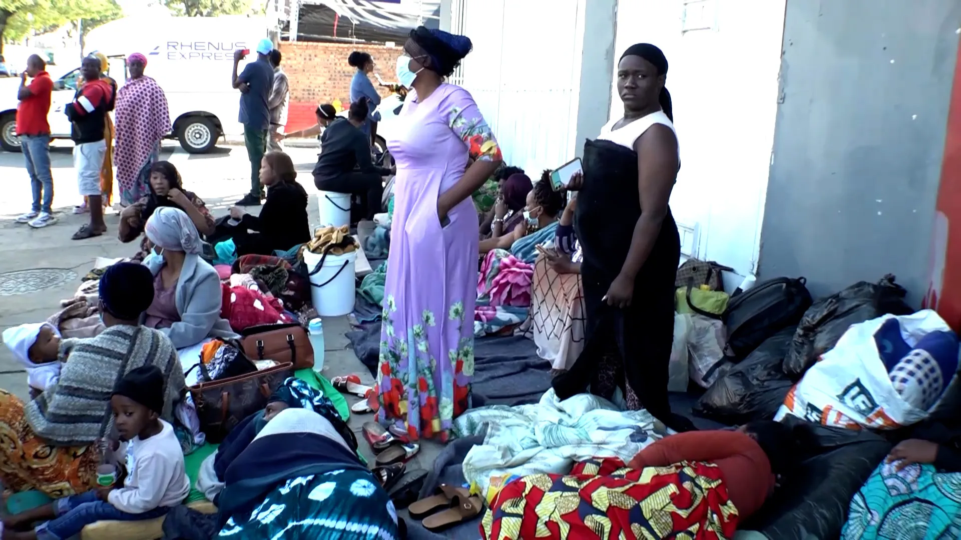 Valul de ură anti-imigranți crește în Africa de Sud: migranții, forțați să își părăsească locuințele și afacerile