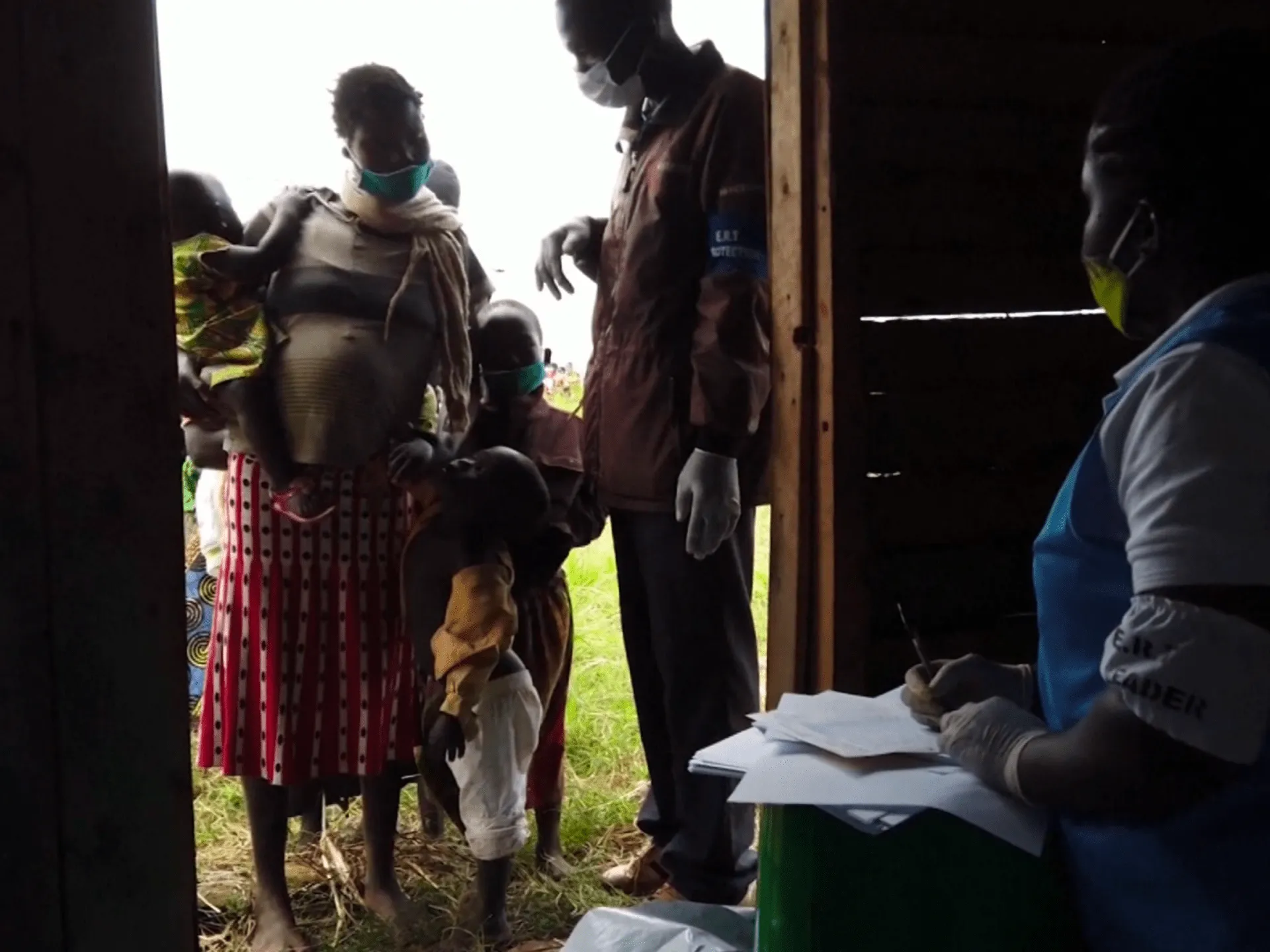 Femeile suportă greul epidemiei de Ebola din Republica Democratică Congo