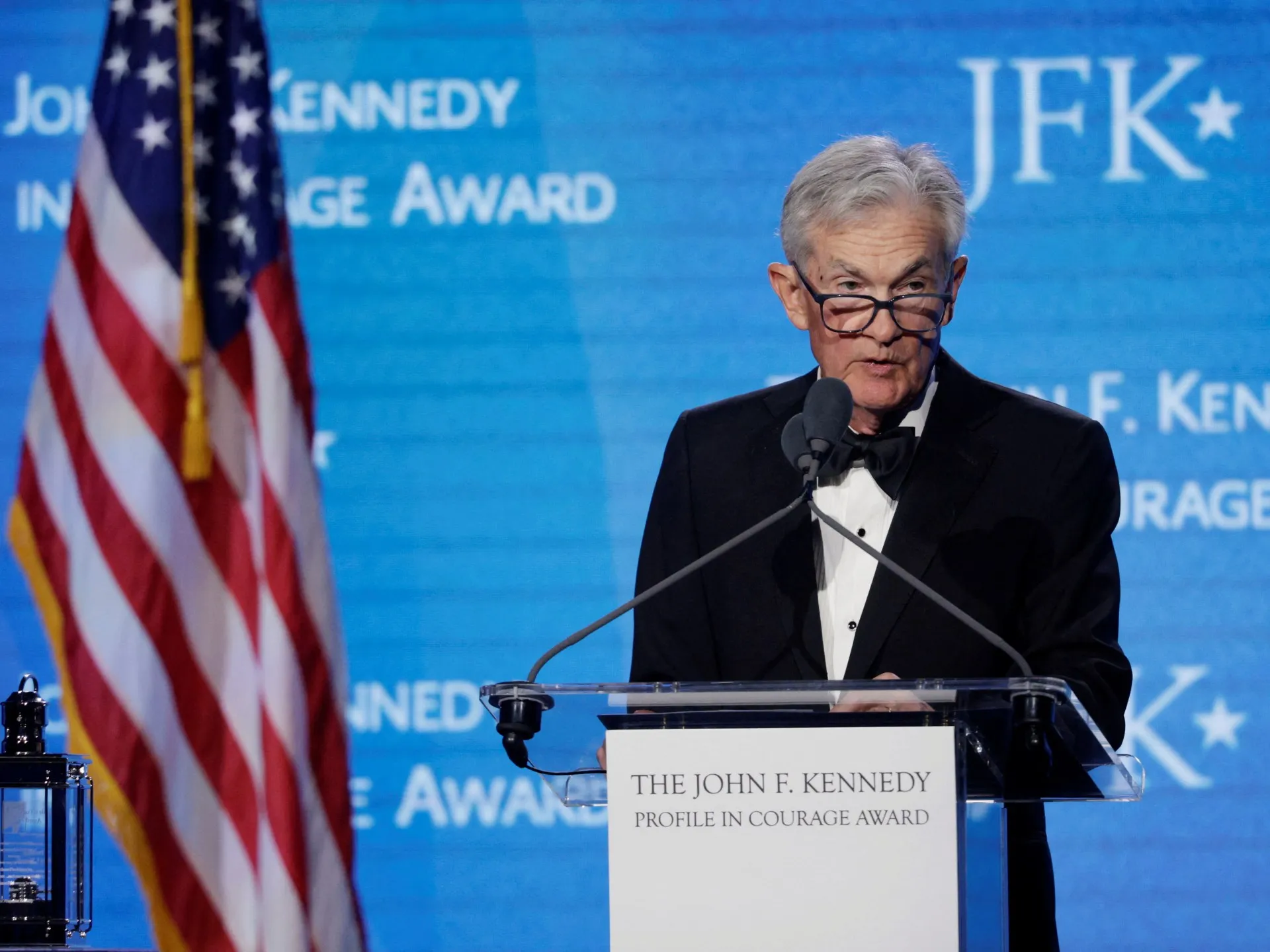 Fostul șef al Rezervei Federale, Jerome Powell, avertizează împotriva politizării în contextul atacurilor lui Trump