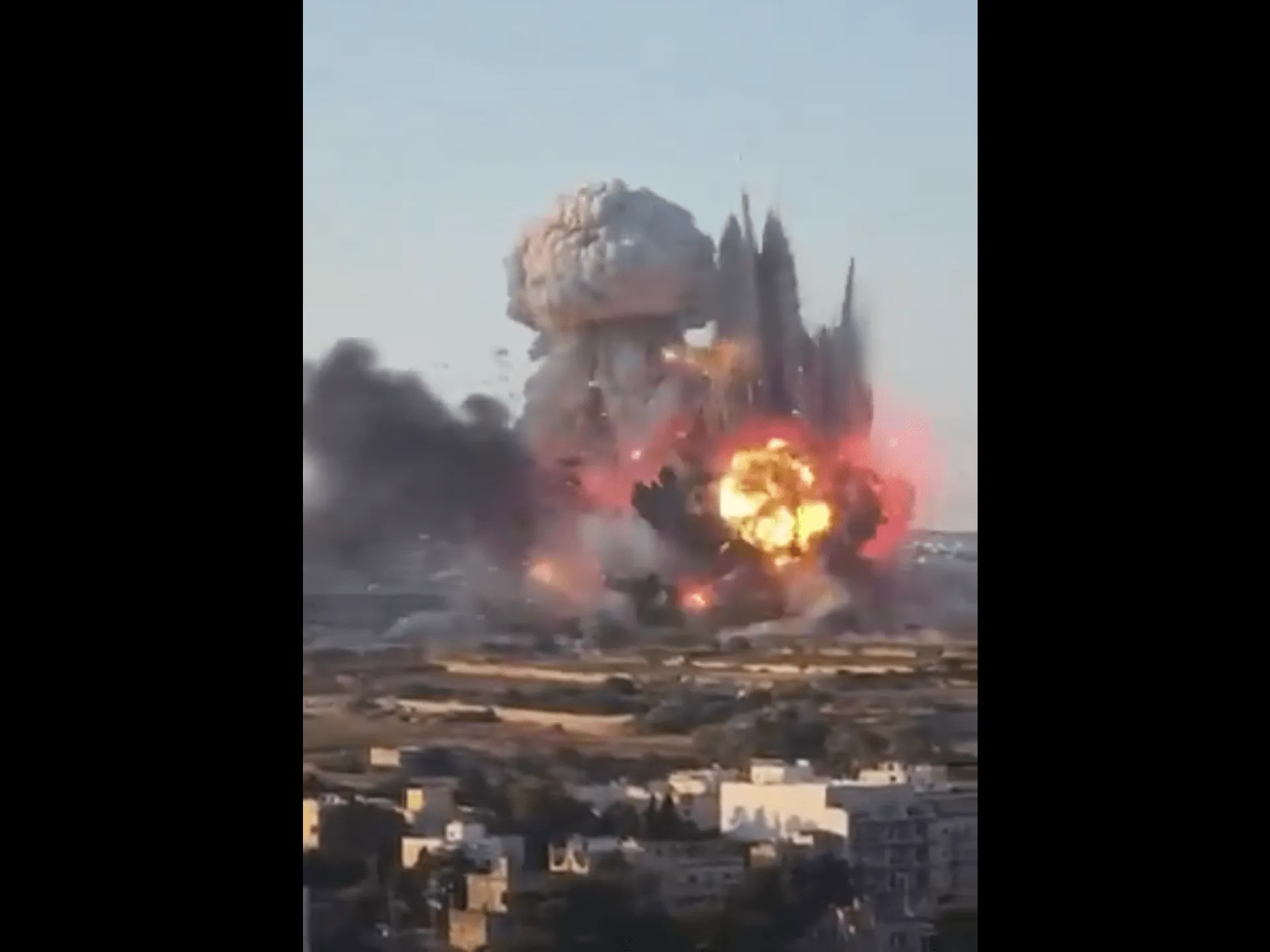 Explozie uriașă la o fabrică de artificii din Malta: clădiri avariate la kilometri distanță