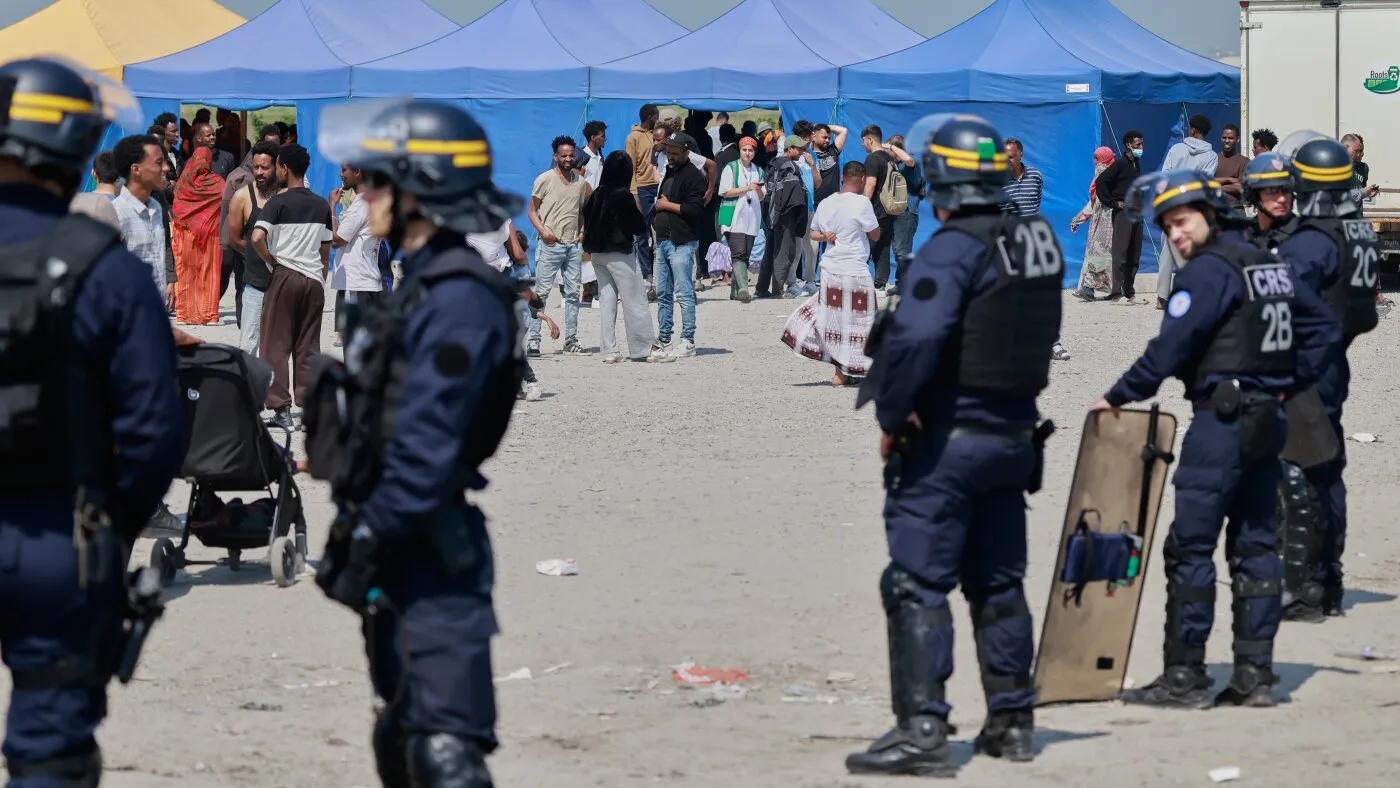 UE adoptă un acord dur privind migrația: deportări accelerate și centre de detenție în străinătate