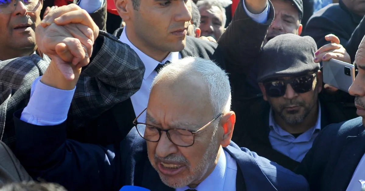 Condamnare pe viață pentru liderul Ennahdha, Rached Ghannouchi, într-un caz de terorism