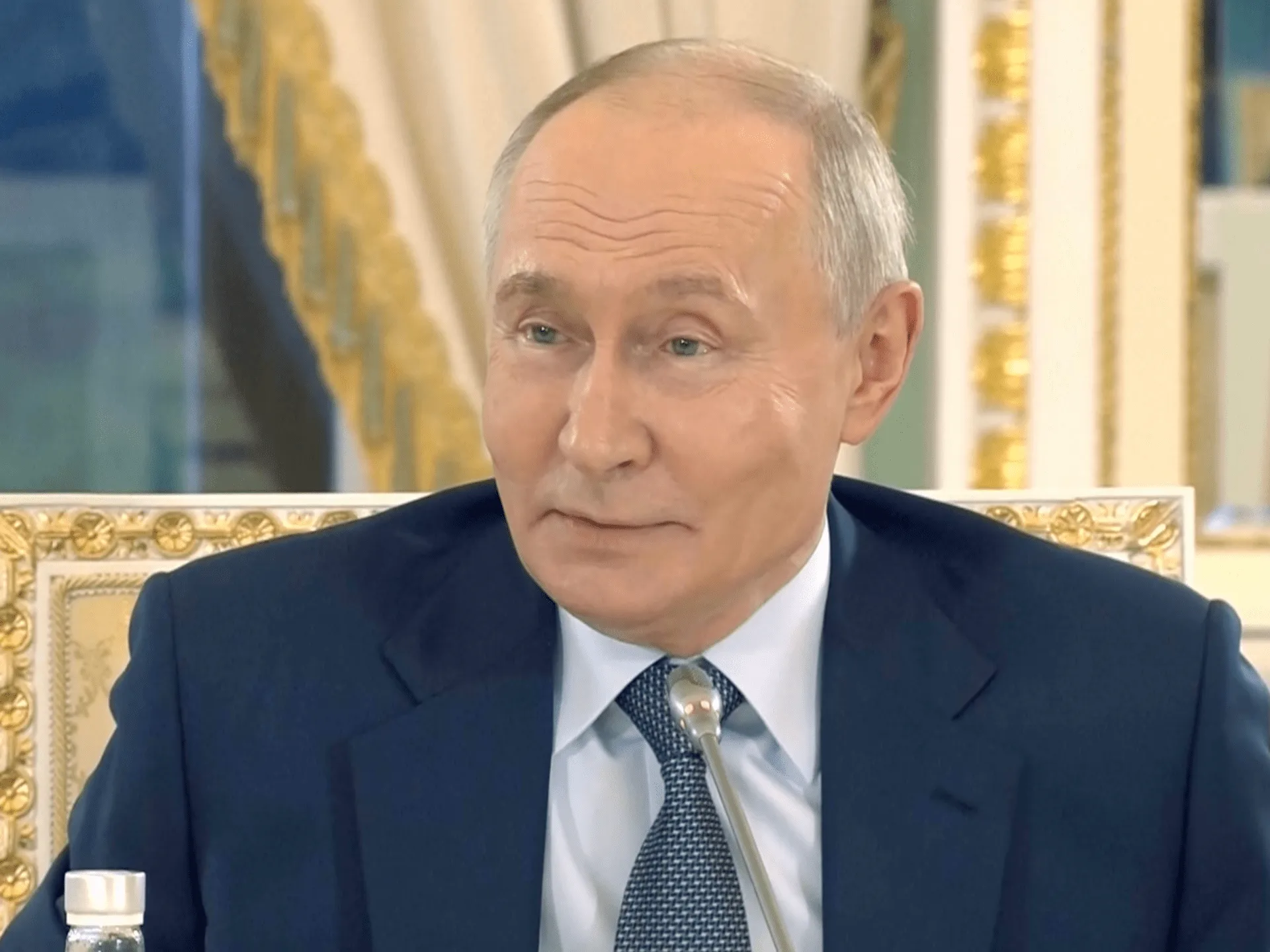 Putin spune că este „prea devreme” să discute despre rămânerea la putere până în 2036