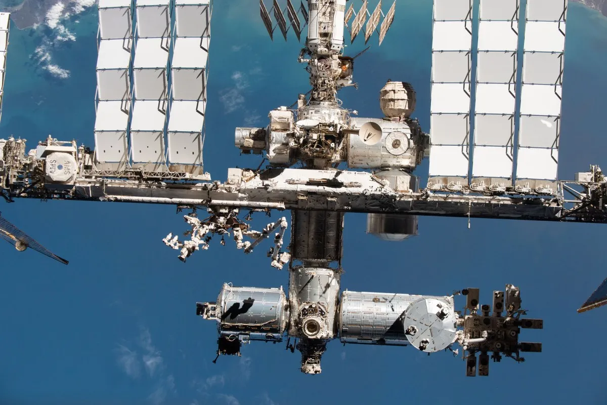 NASA ordonă astronauților să se adăpostească în capsula SpaceX Dragon din cauza unor noi scurgeri la Stația Spațială Internațională