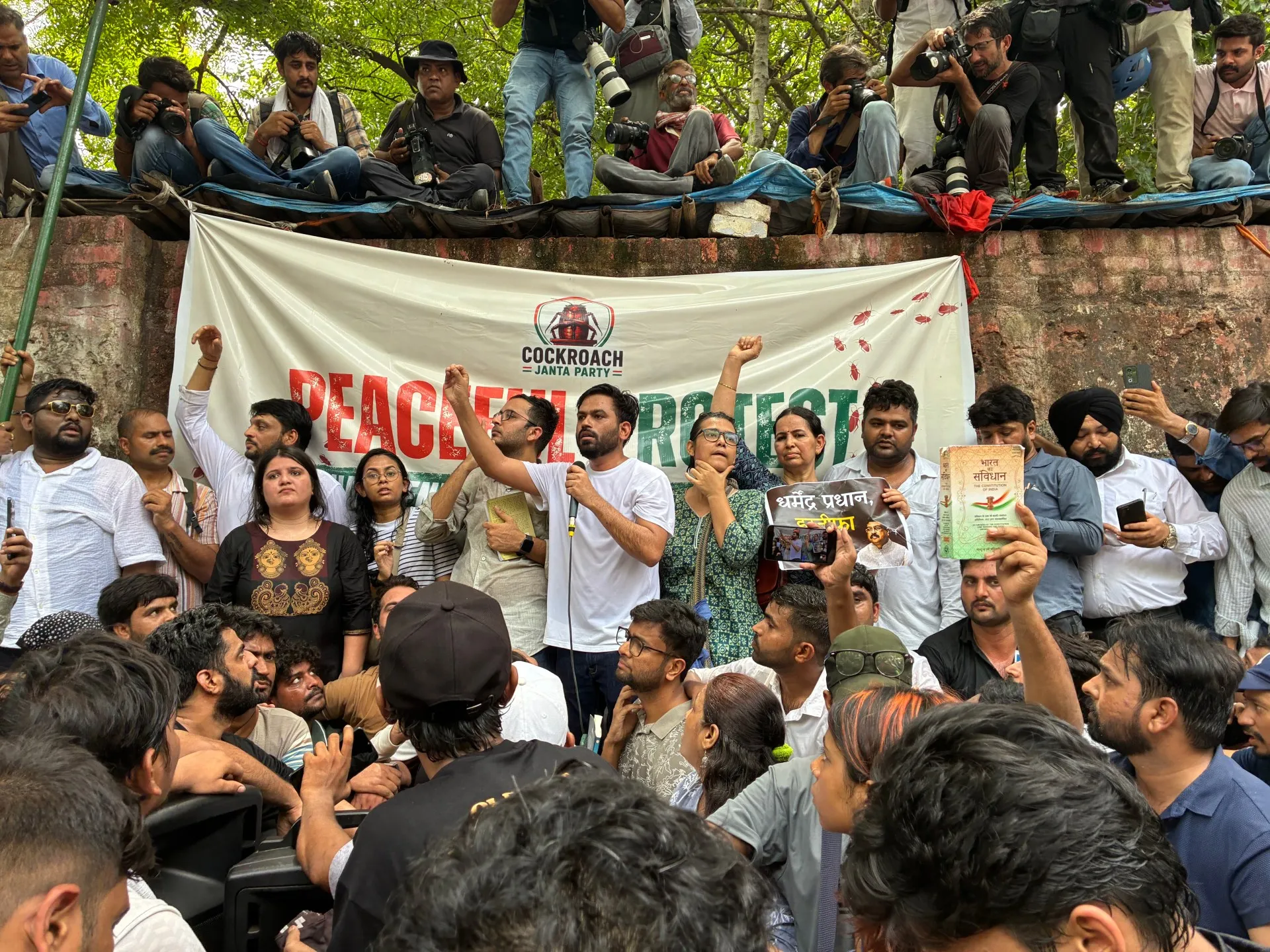 „Sunt un gândac”: Mișcarea de protest a generației Z ajunge în capitala Indiei