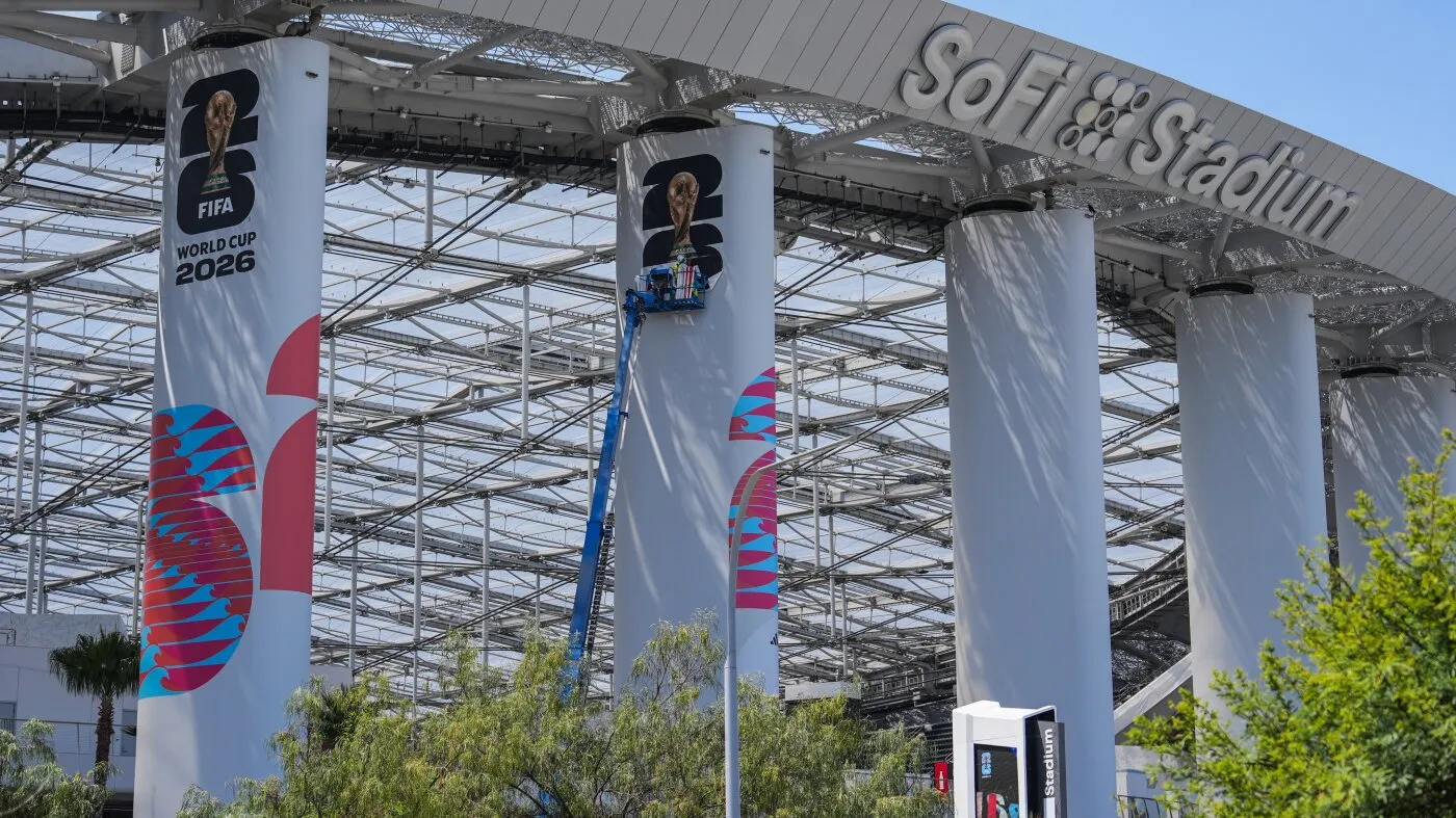 Angajații de la SoFi Stadium votează pentru autorizarea grevei înaintea Cupei Mondiale
