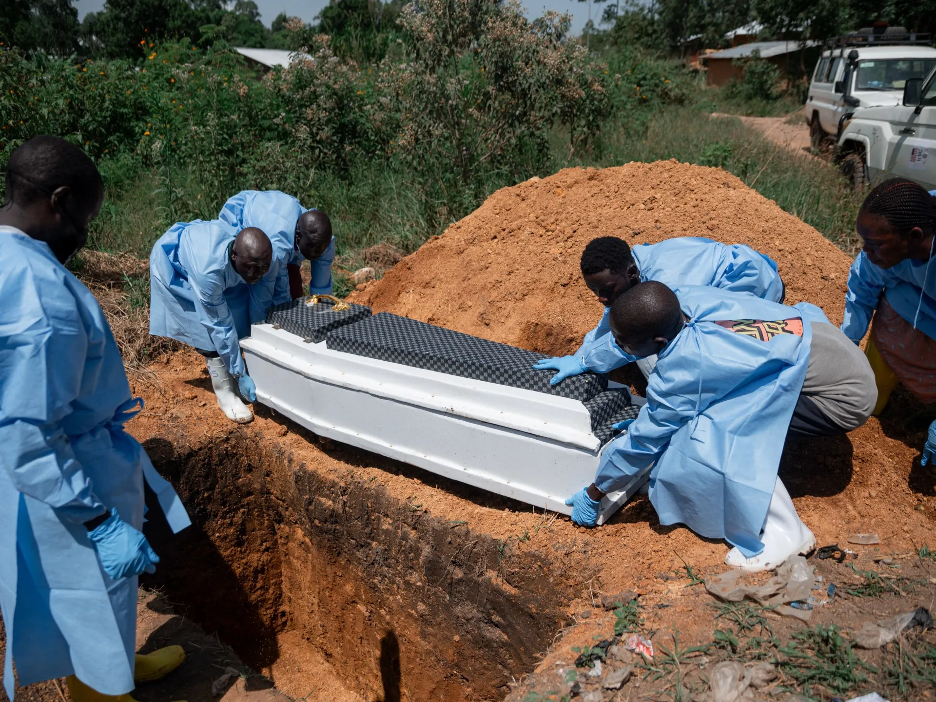 Șeful OMS laudă răspunsul Ugandei la epidemia de Ebola, dar îndeamnă la redeschiderea graniței cu RDC