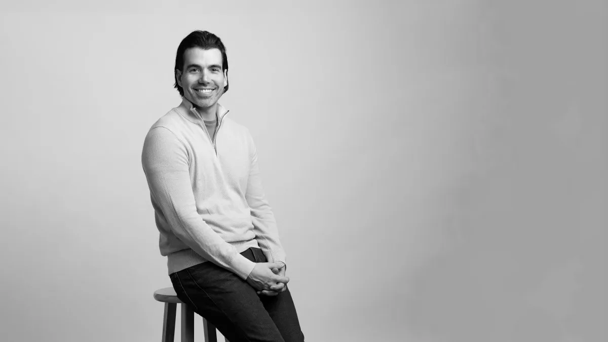 Cum a investit Justin Ernest aproape 400 de milioane de dolari în startup-uri de succes fără un fond de capital de risc tradițional
