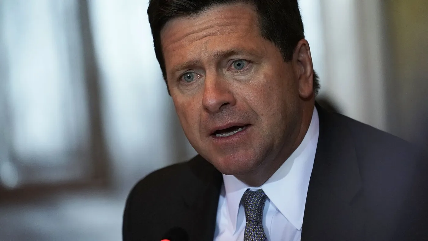 Trump îl numește pe Jay Clayton în funcția de director al informațiilor naționale