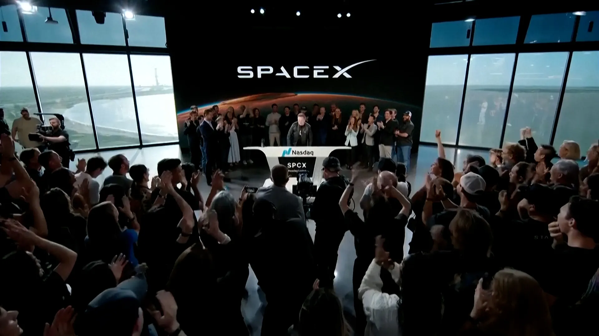 Elon Musk devine primul trilionar din lume după listarea spectaculoasă a SpaceX pe Nasdaq
