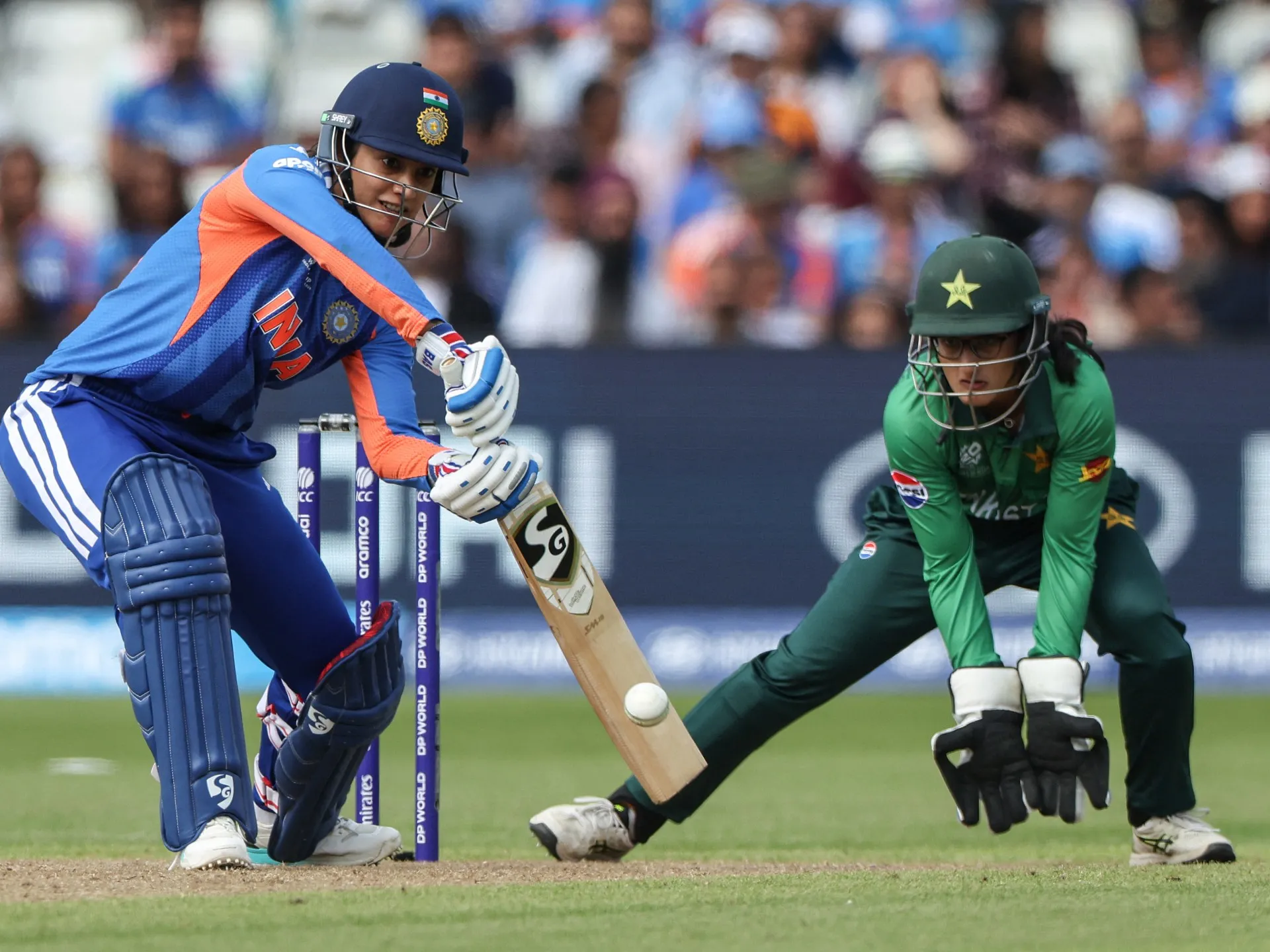 India zdrobește Pakistanul în deschiderea Cupei Mondiale de T20 Feminin: O victorie cu 64 de puncte și o rivalitate aprinsă