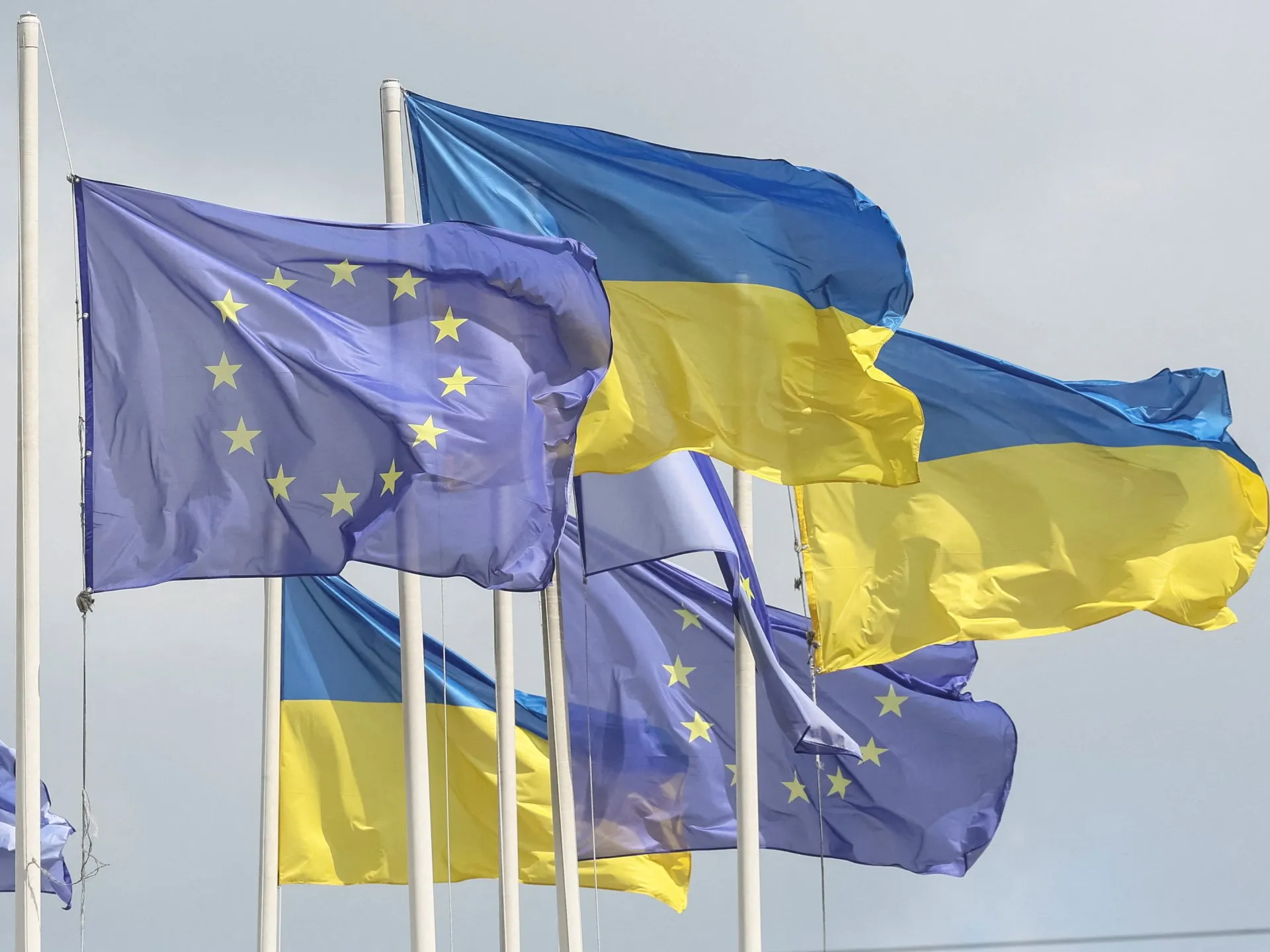 UE lansează oficial procesul de aderare pentru Ucraina și Moldova: Un pas istoric spre Vest