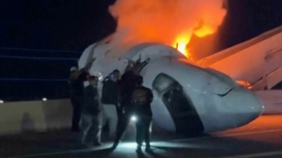 Salvare dramatică după ce un avion s-a prăbușit pe o autostradă din Texas