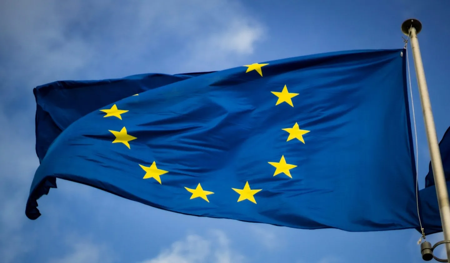 UE publică manualul de etichetare a conținutului AI înainte de termenul limită din august al AI Act